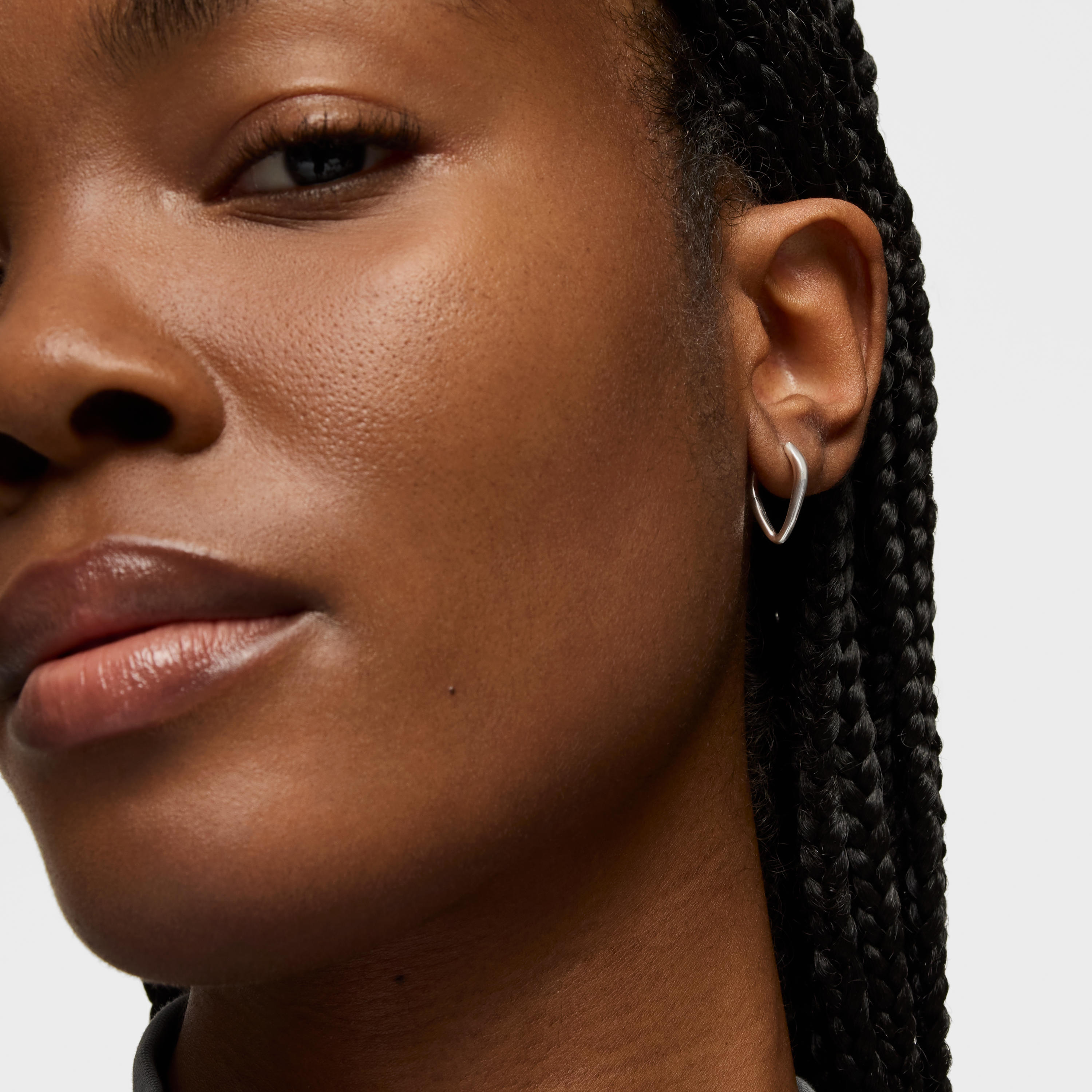 Short silver pointed Hoop earrings Basics