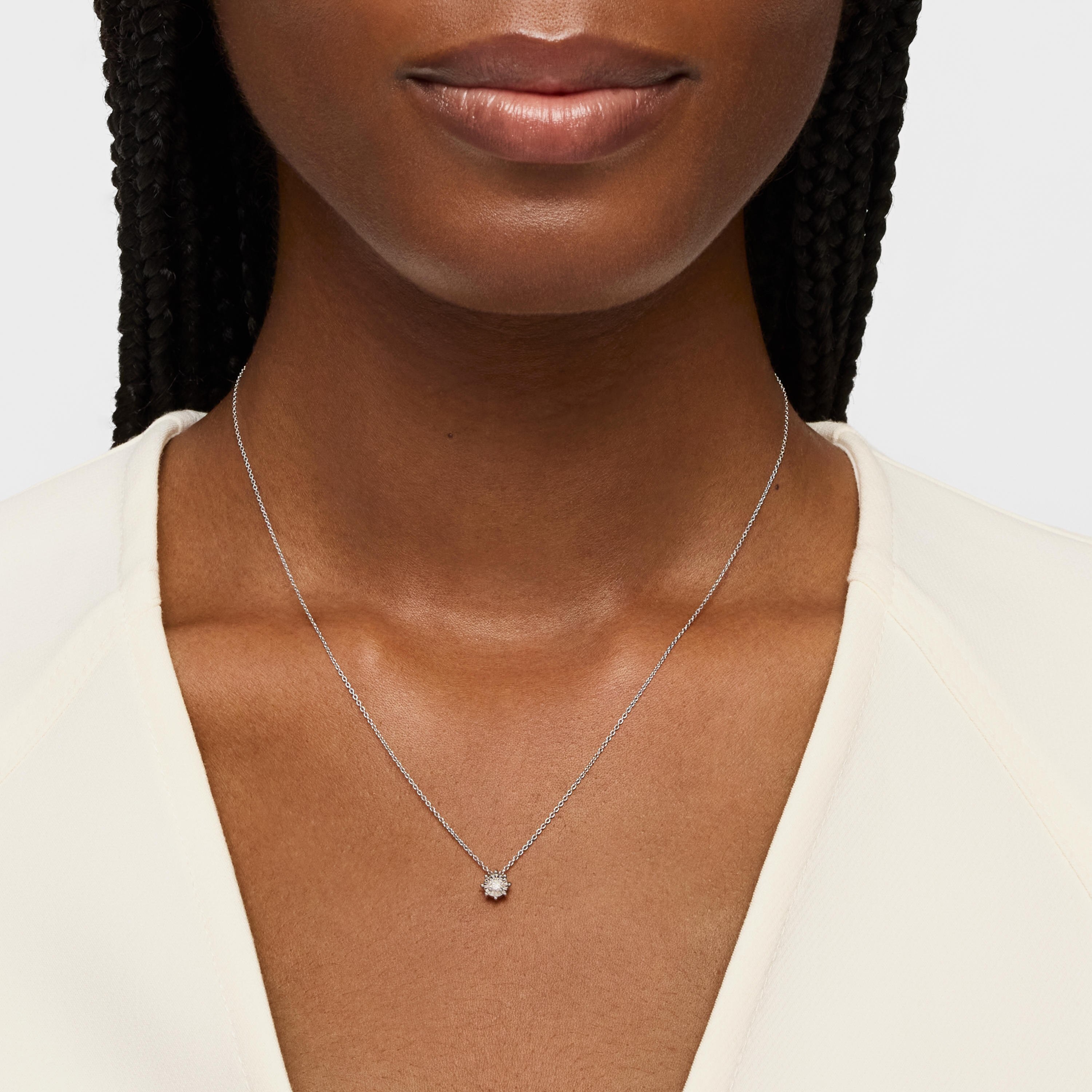 Short rosette Necklace in white gold with 0.10 ct diamond Les Classiques