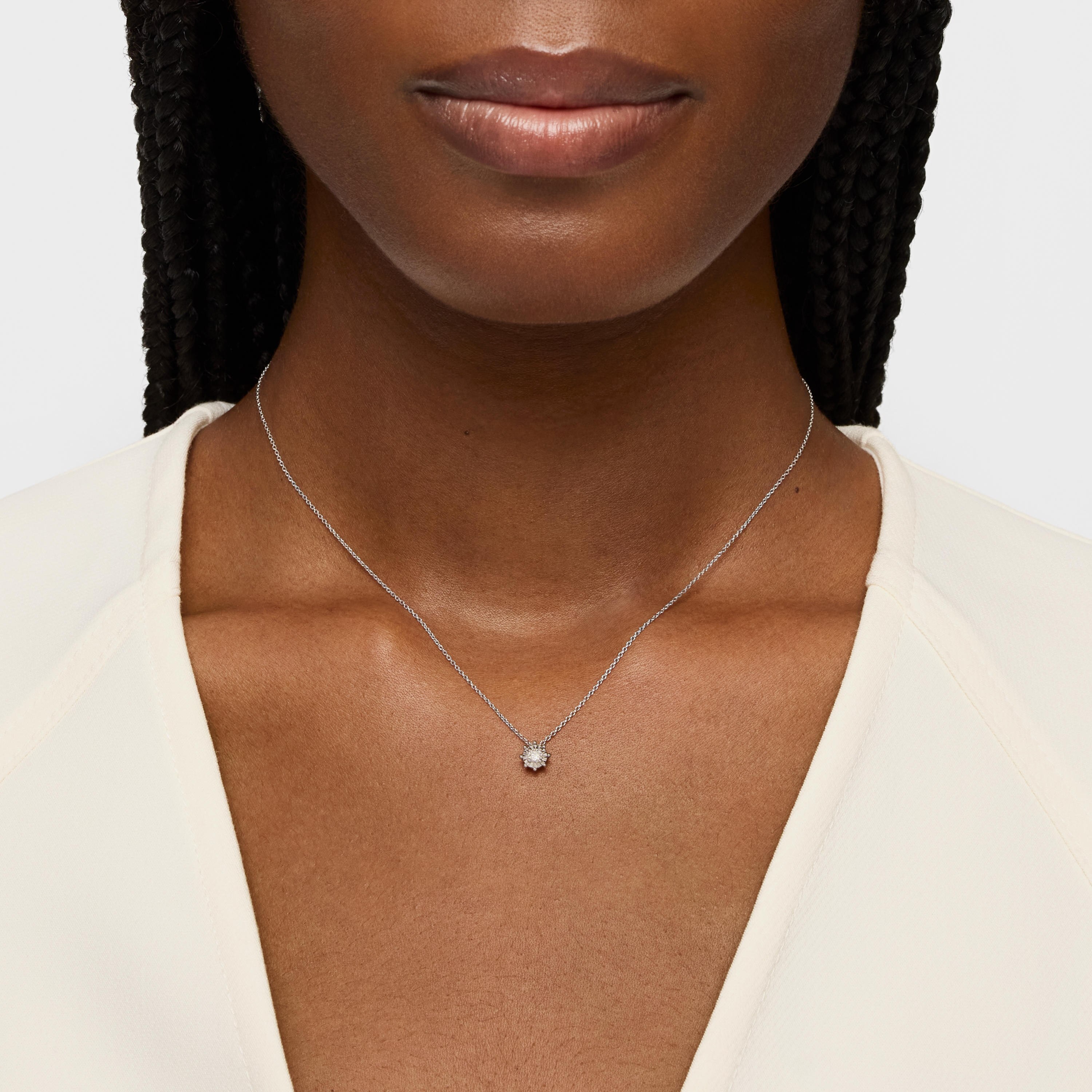 Short rosette Necklace in 18K white gold with 0.10 ct diamond Les Classiques