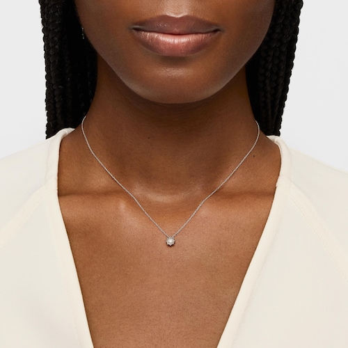 Collar corto rosetón de oro blanco y diamantes 0,10 ct Les Classiques