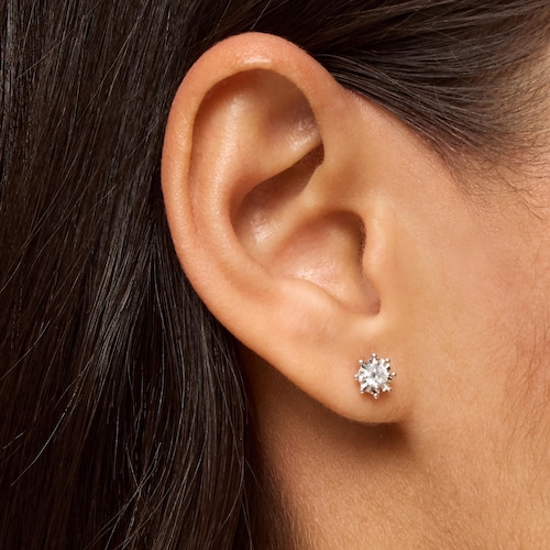 Small Earrings in white gold with 0,30 ct diamonds Les Classiques