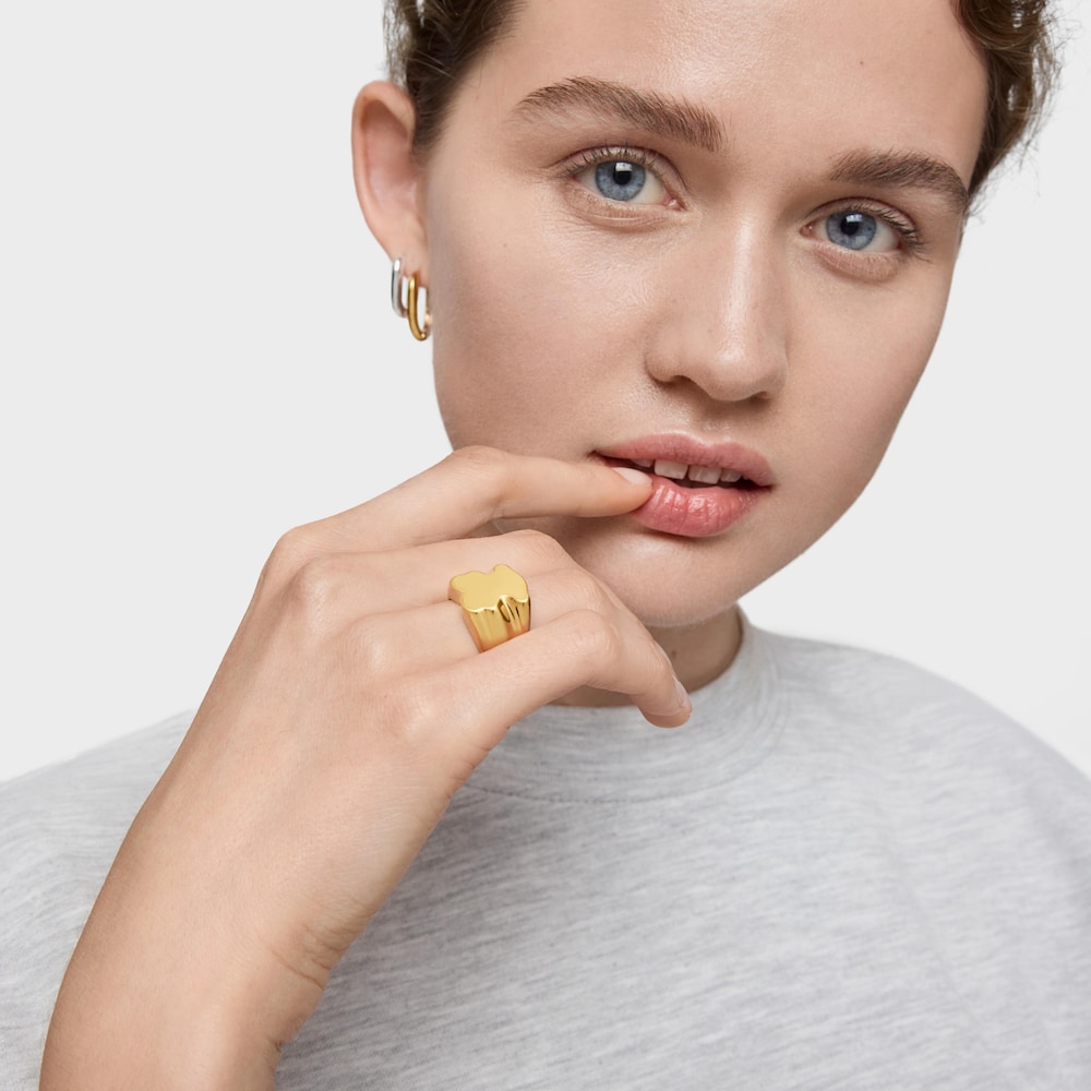 Pečetn&iacute; prsten Sweet Dolls s&nbsp;15mm medv&iacute;dkem ze stř&iacute;bra pozlacen&eacute;ho 18kar&aacute;tov&yacute;m zlatem