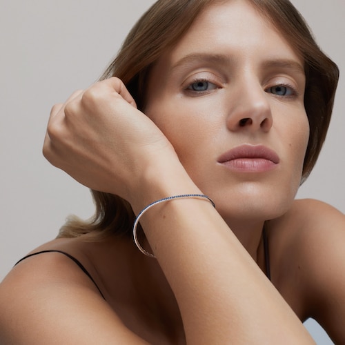 Pulsera abierta de oro blanco con zafiros azules TOUS ATELIER