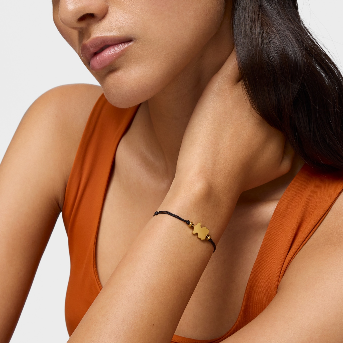 Pulsera con baño de oro 18 kt sobre plata y nylon negro con motivo oso Sweet Dolls