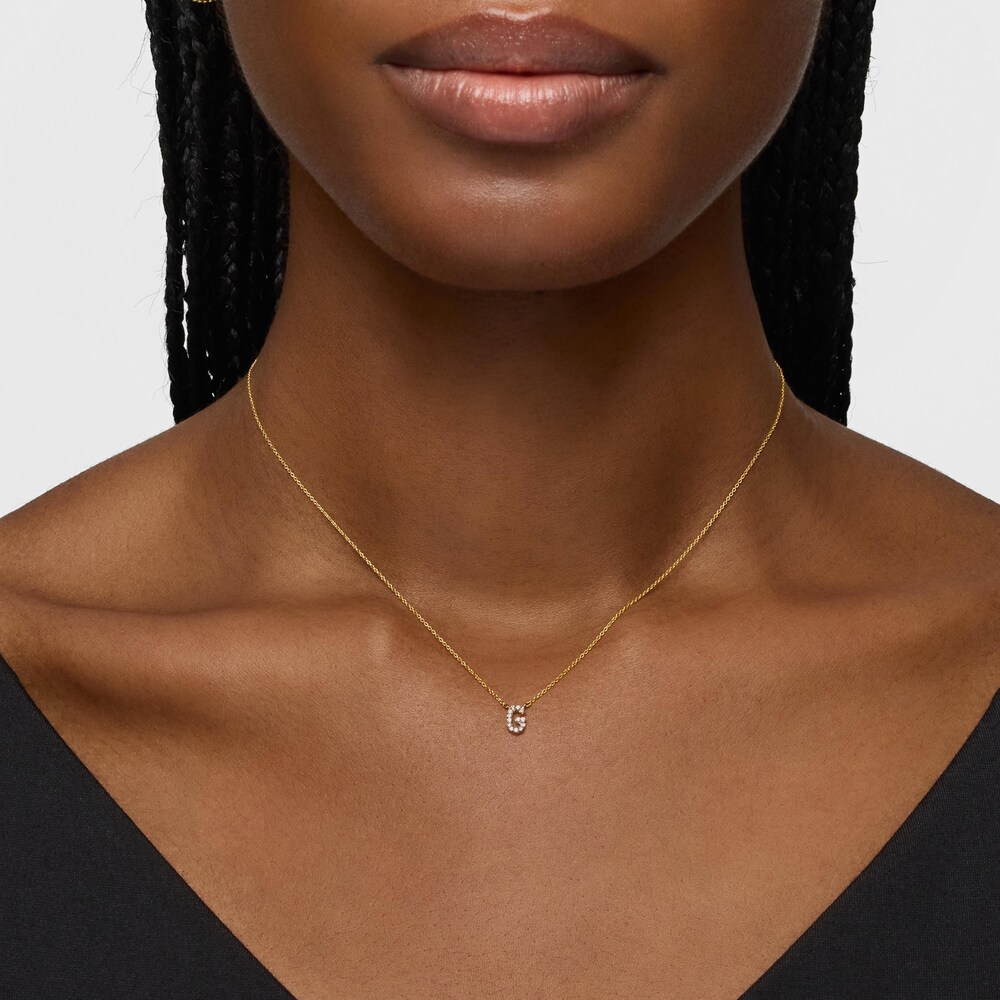 Kr&aacute;tk&yacute; zlat&yacute; N&aacute;hrdeln&iacute;k Alphabet s&nbsp;p&iacute;smenem G a diamanty o&nbsp;hmotnosti 0,05&nbsp;kar&aacute;tu