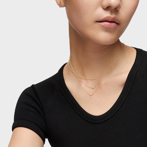 Collar corto de oro y 0,05 ct de diamantes letra I Alphabet