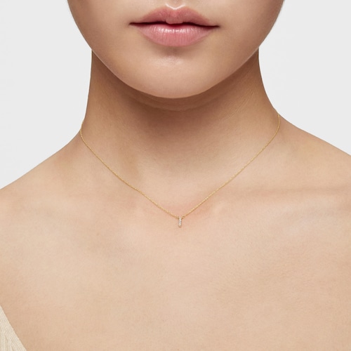 Collar corto de oro y 0,05 ct de diamantes letra I Alphabet