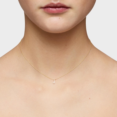 Collar corto de oro y 0,05 ct de diamantes letra J Alphabet