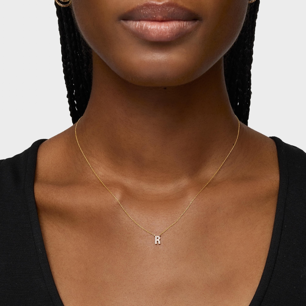 Collar corto de oro y 0,05 ct de diamantes letra R Alphabet