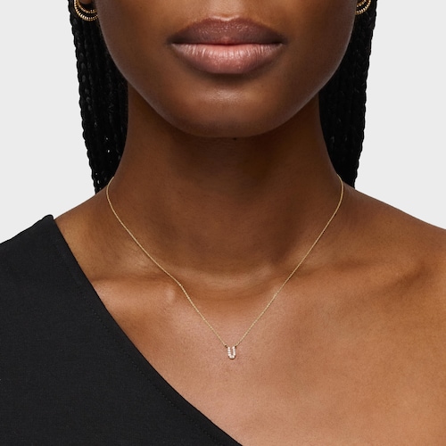 Collar corto de oro y 0,05 ct de diamantes letra U Alphabet