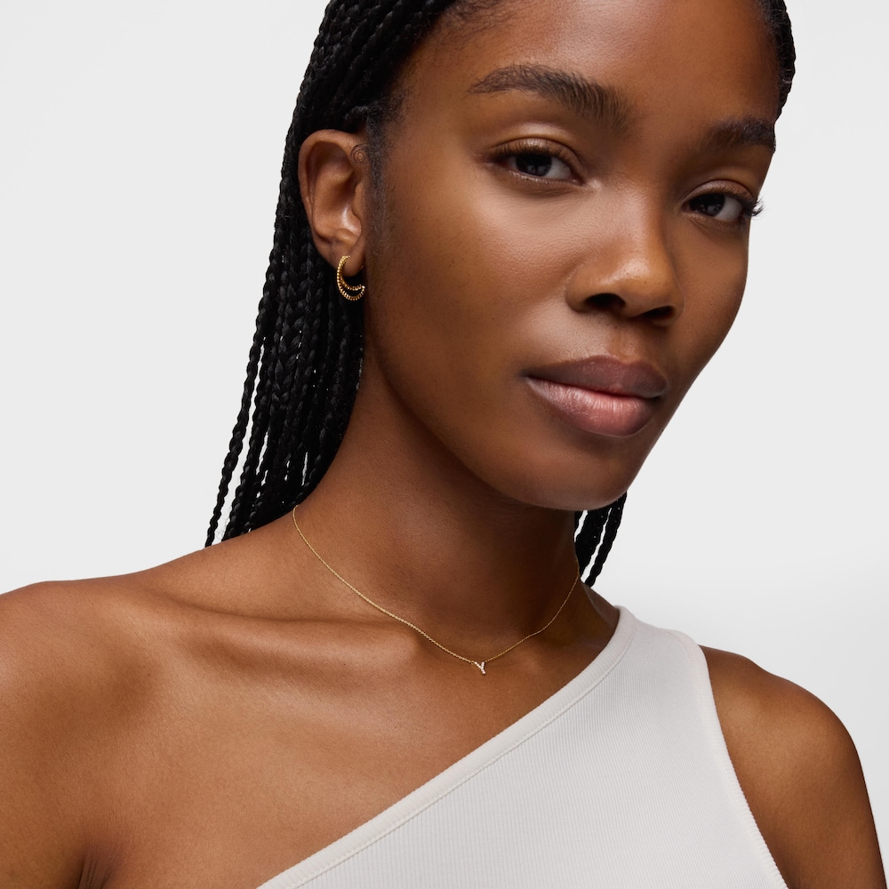 Kr&aacute;tk&yacute; zlat&yacute; N&aacute;hrdeln&iacute;k Alphabet s&nbsp;p&iacute;smenem Y a diamanty o&nbsp;hmotnosti 0,05&nbsp;kar&aacute;tu