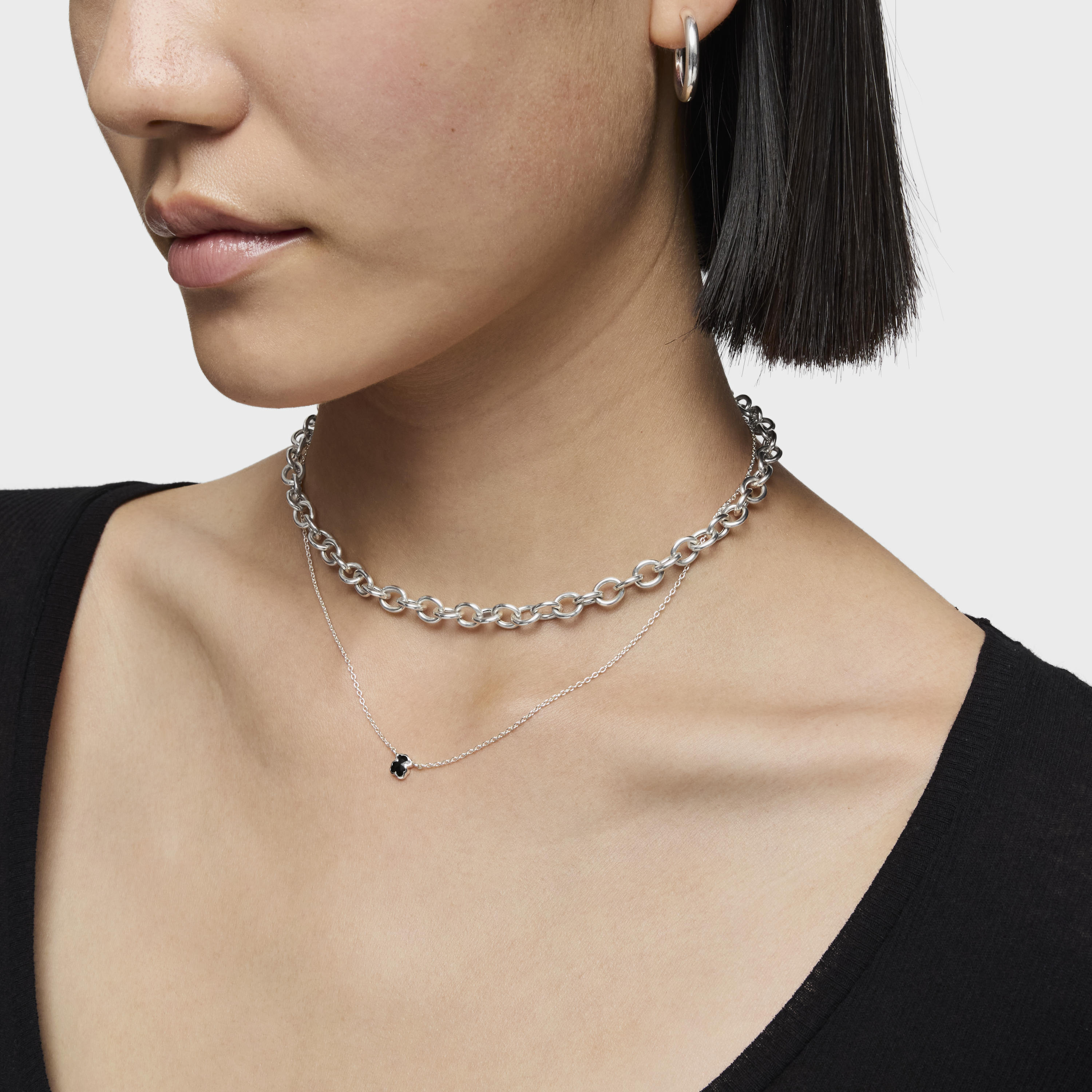 Collar corto de plata y motivo oso pequeño en ónix Icon Color