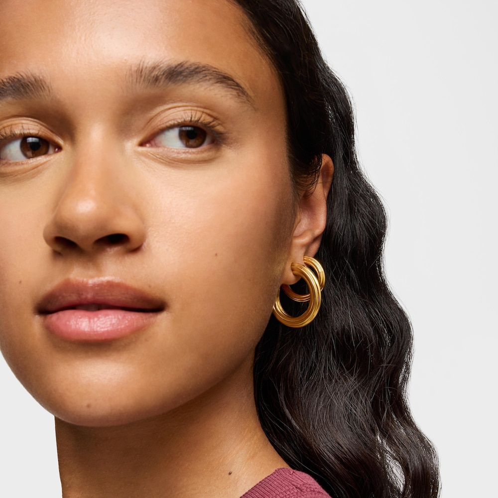 Dlh&eacute; Obručov&eacute; n&aacute;u&scaron;nice s&nbsp;18&nbsp;kt pozl&aacute;ten&iacute;m na striebre a&nbsp;mot&iacute;vom kvetu TOUS 1950