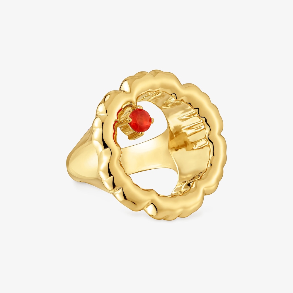 Anillo ancho con ba&ntilde;o de oro 18 kt sobre plata y detalle flor con cornalina Cachito M&iacute;o