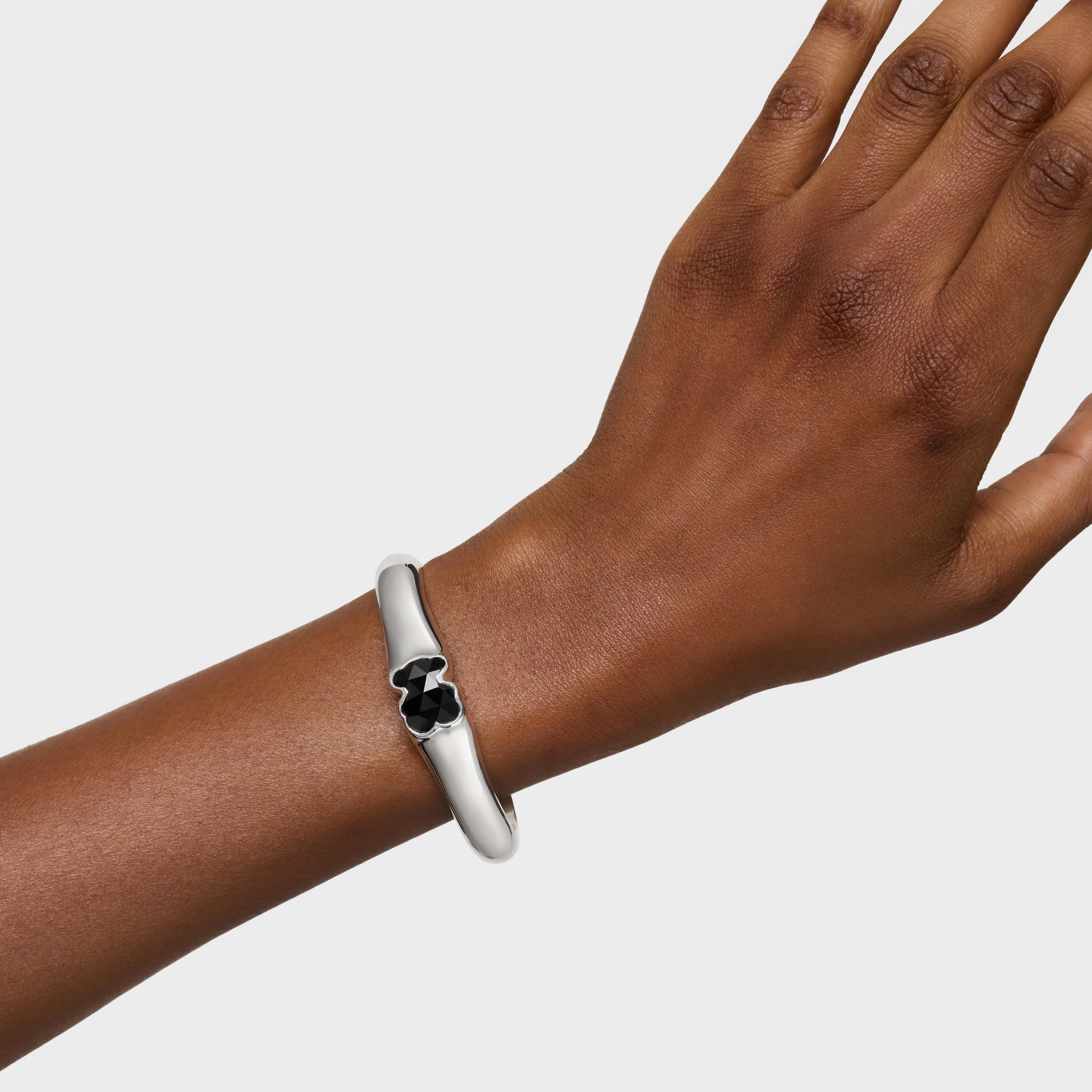 Silver Bangle with 16mm bear motif onyx TOUS Icon Color