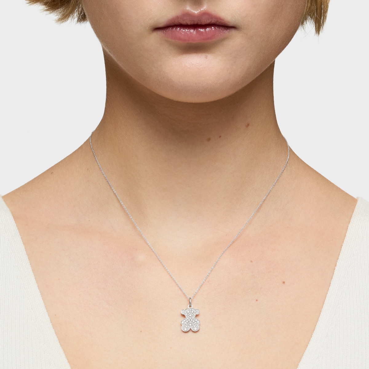 Short 16 mm white gold bear necklace with diamonds Icon Gems