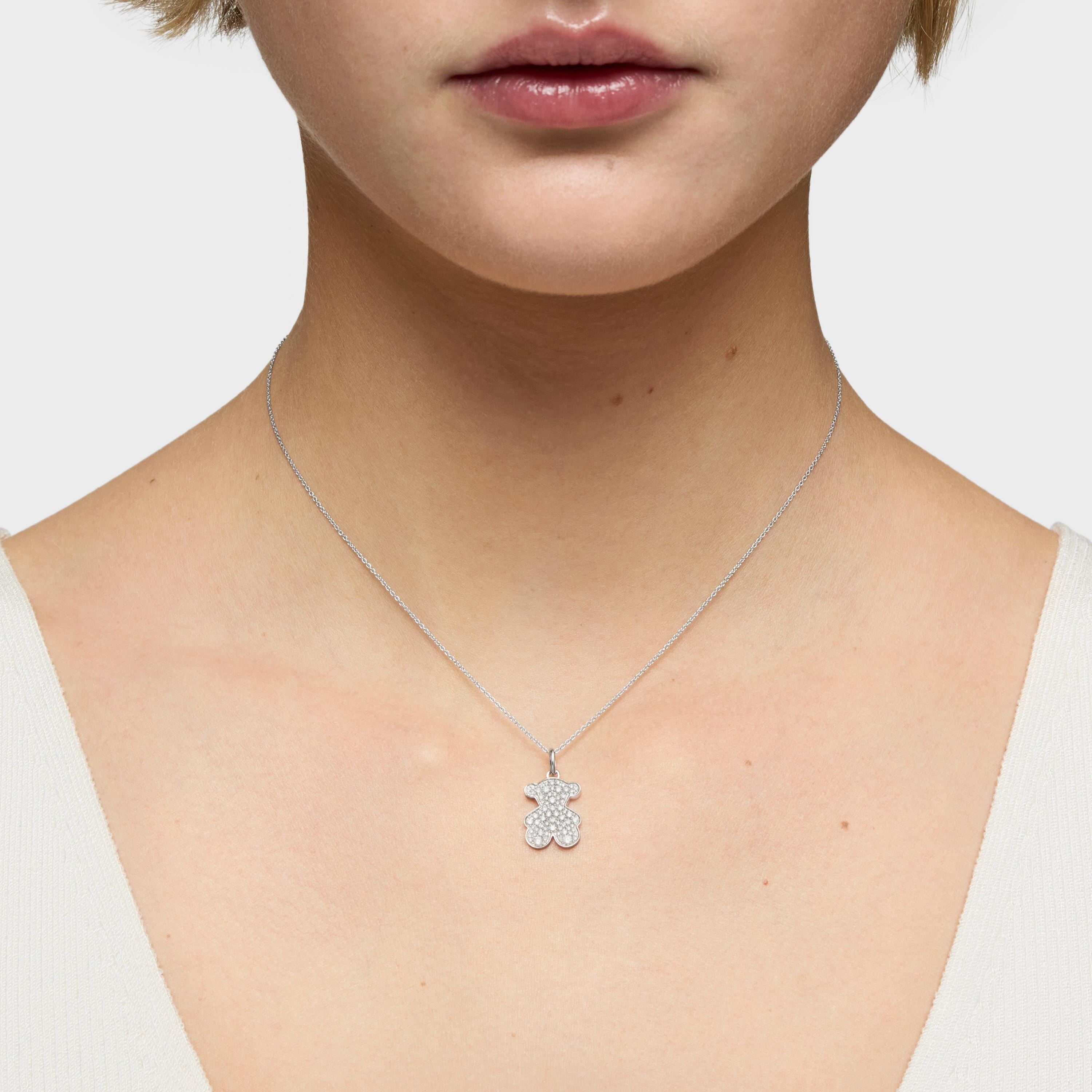 Short 16 mm 18K white gold bear necklace with diamonds Icon Gems