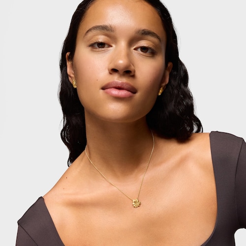 Short 18kt gold plating over silver Necklace with motif Yagrumo