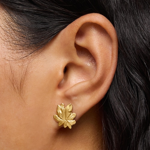 Pendientes con baño de oro 18 kt sobre plata motivo Yagrumo