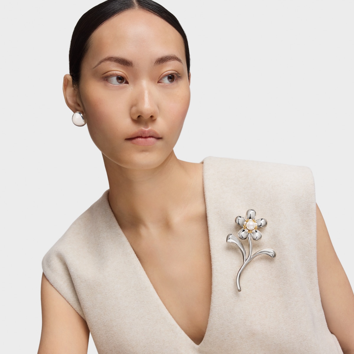 Two-tone flower Brooch with cultured pearl Daisy