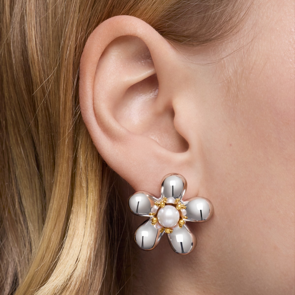Two-tone flower Earrings with 27 mm cultured pearls Daisy