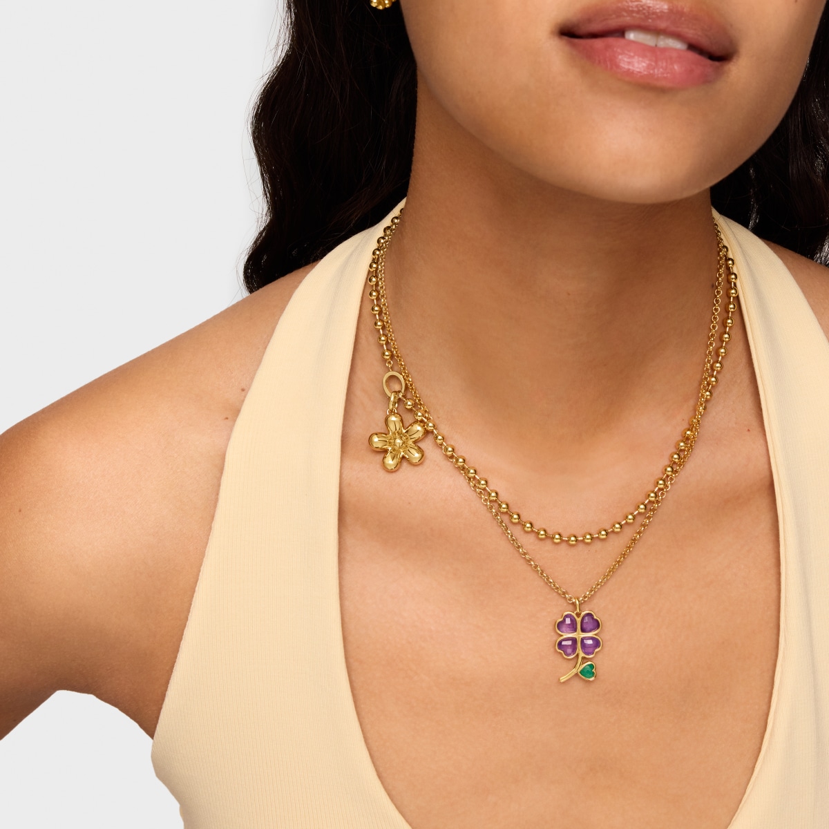 Pendant with 18kt gold plating over silver and gemstones Daisy