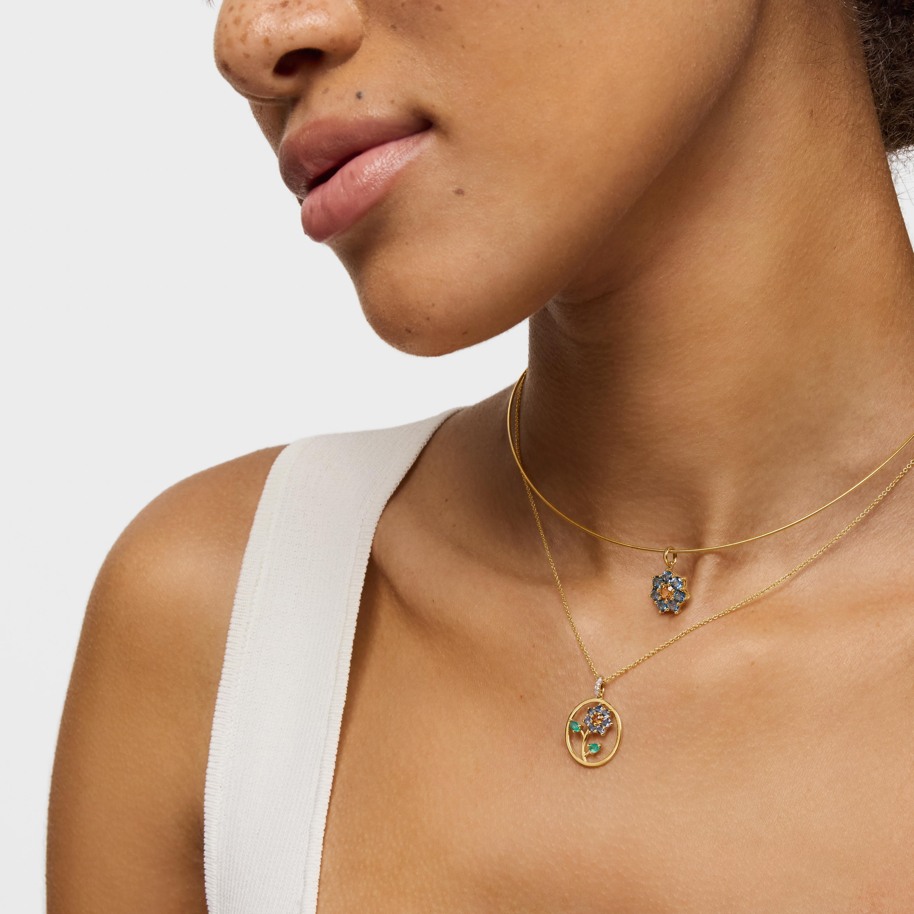 18K solid gold Medallion pendant with gemstones and diamonds Daisy