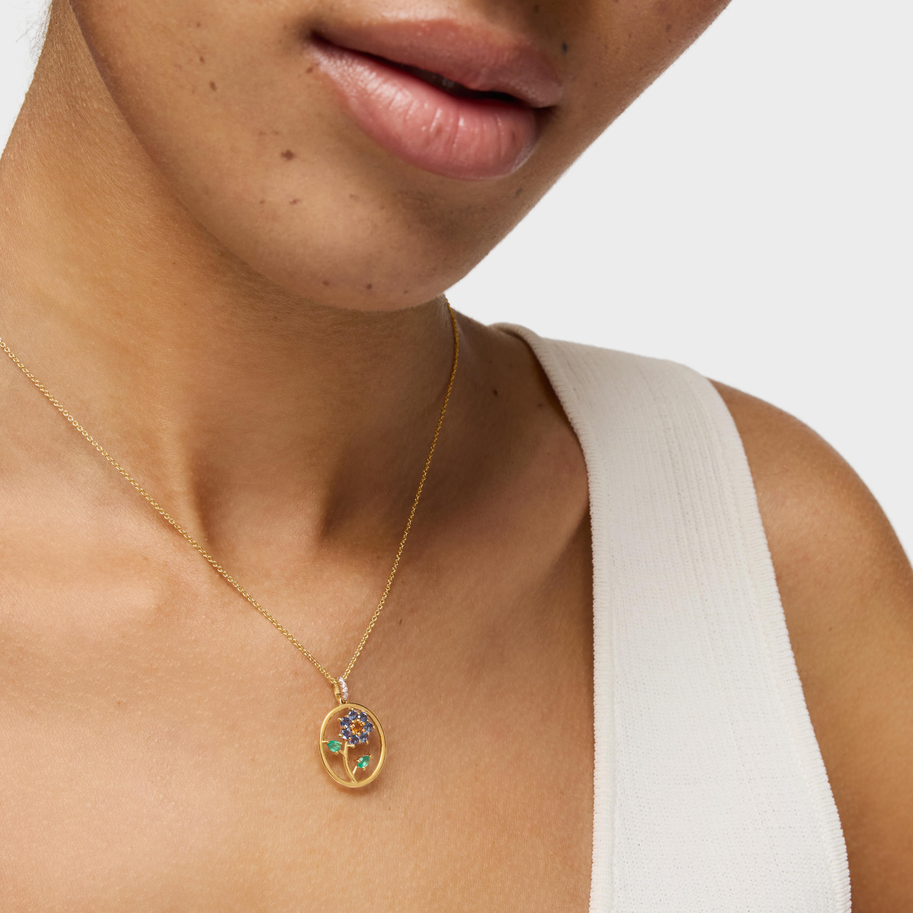 18K solid gold Medallion pendant with gemstones and diamonds Daisy