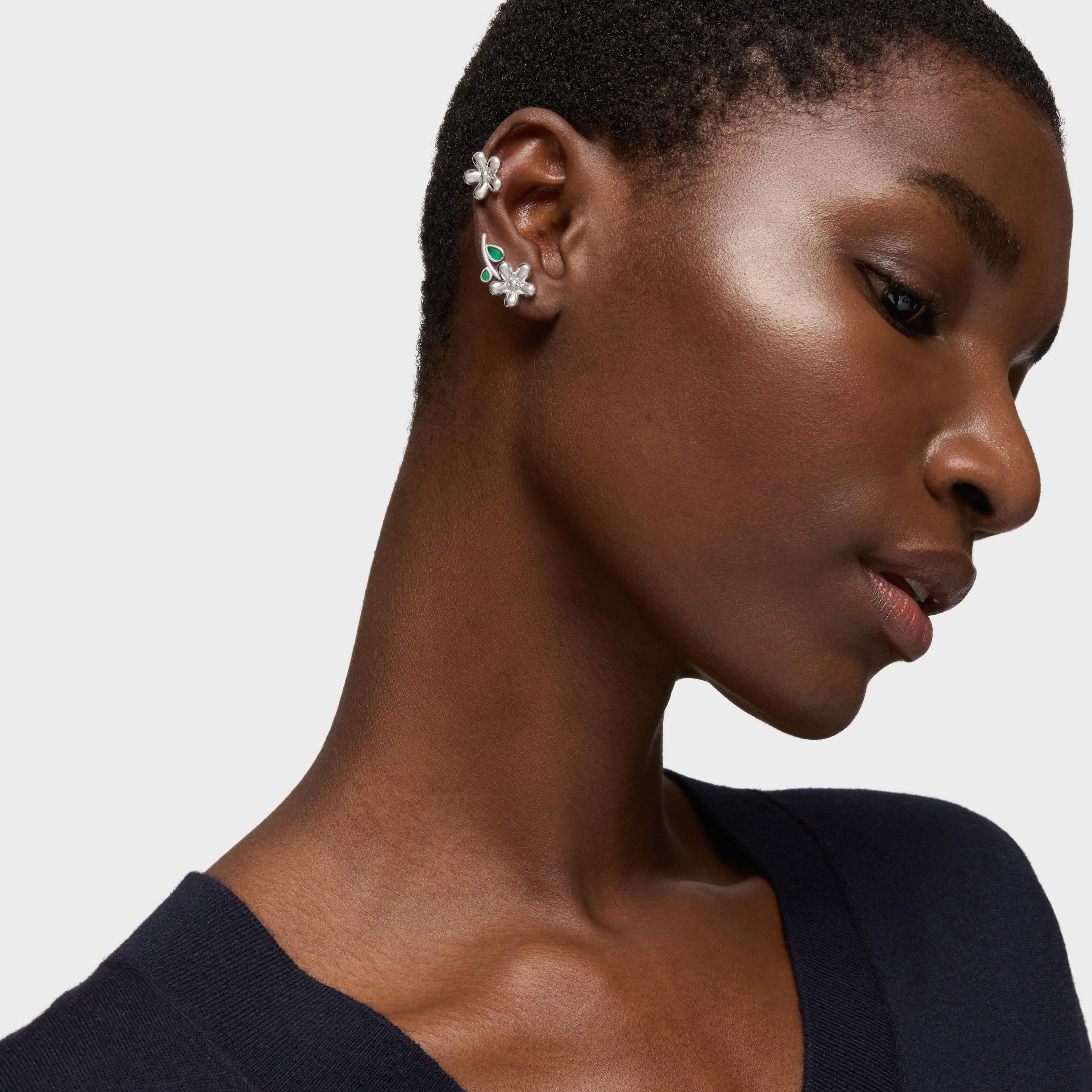 Silver climber Earrings with green chalcedony Daisy