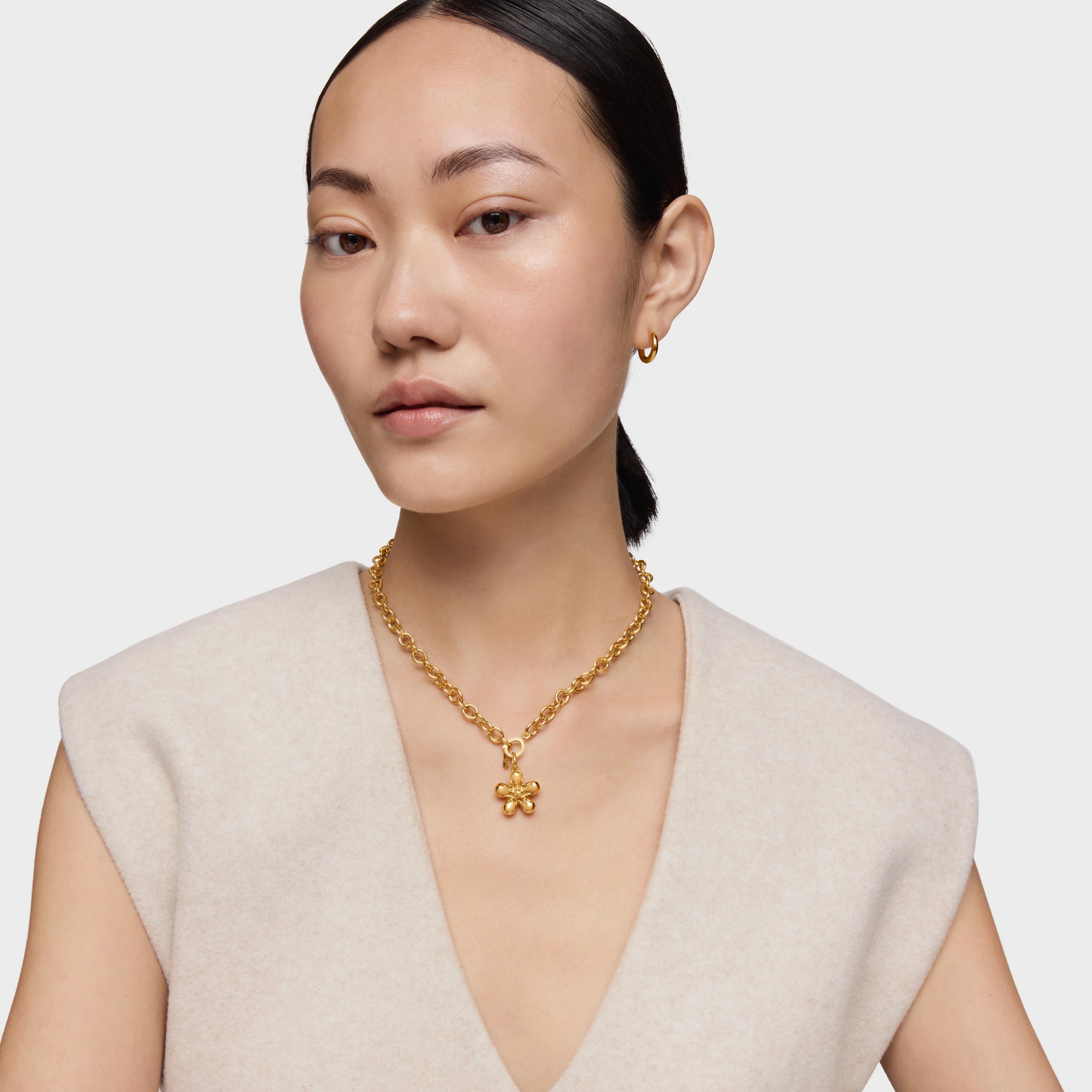 Flower Pendant with 18K gold vermeil Daisy