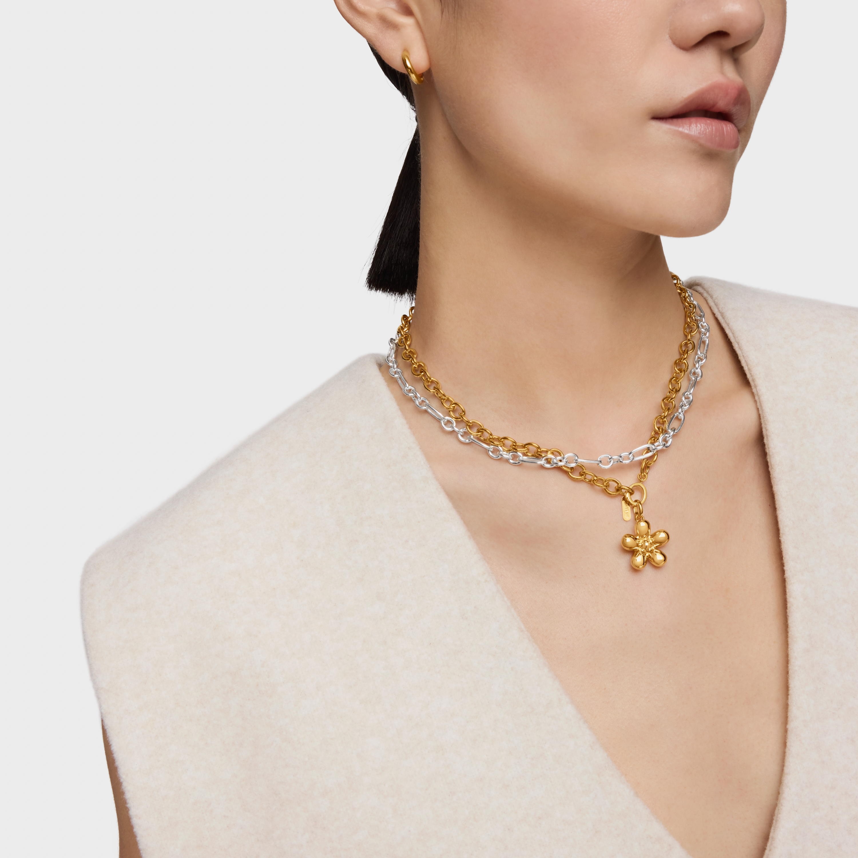 Flower Pendant with 18K gold vermeil Daisy