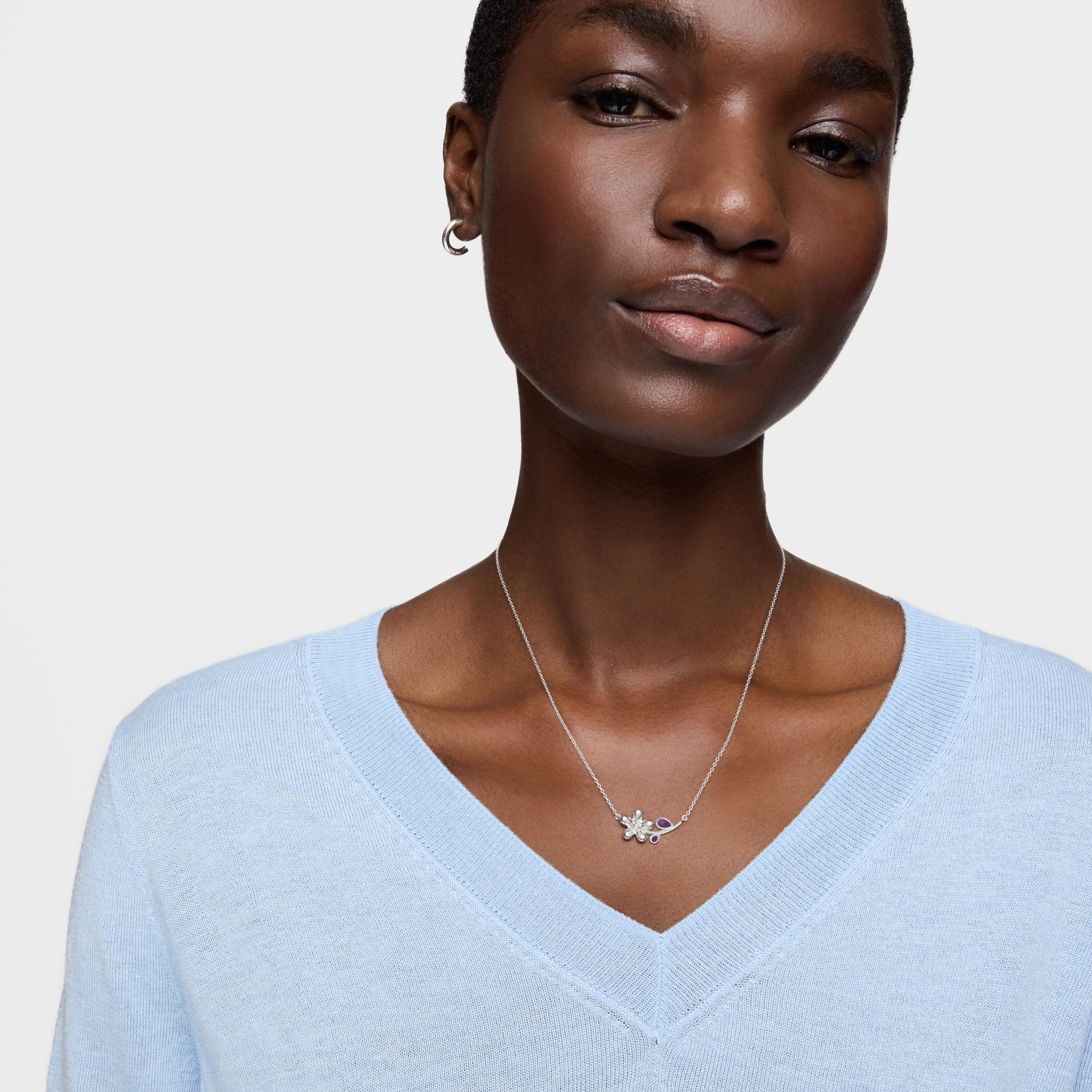 Short silver Necklace with amethyst Daisy