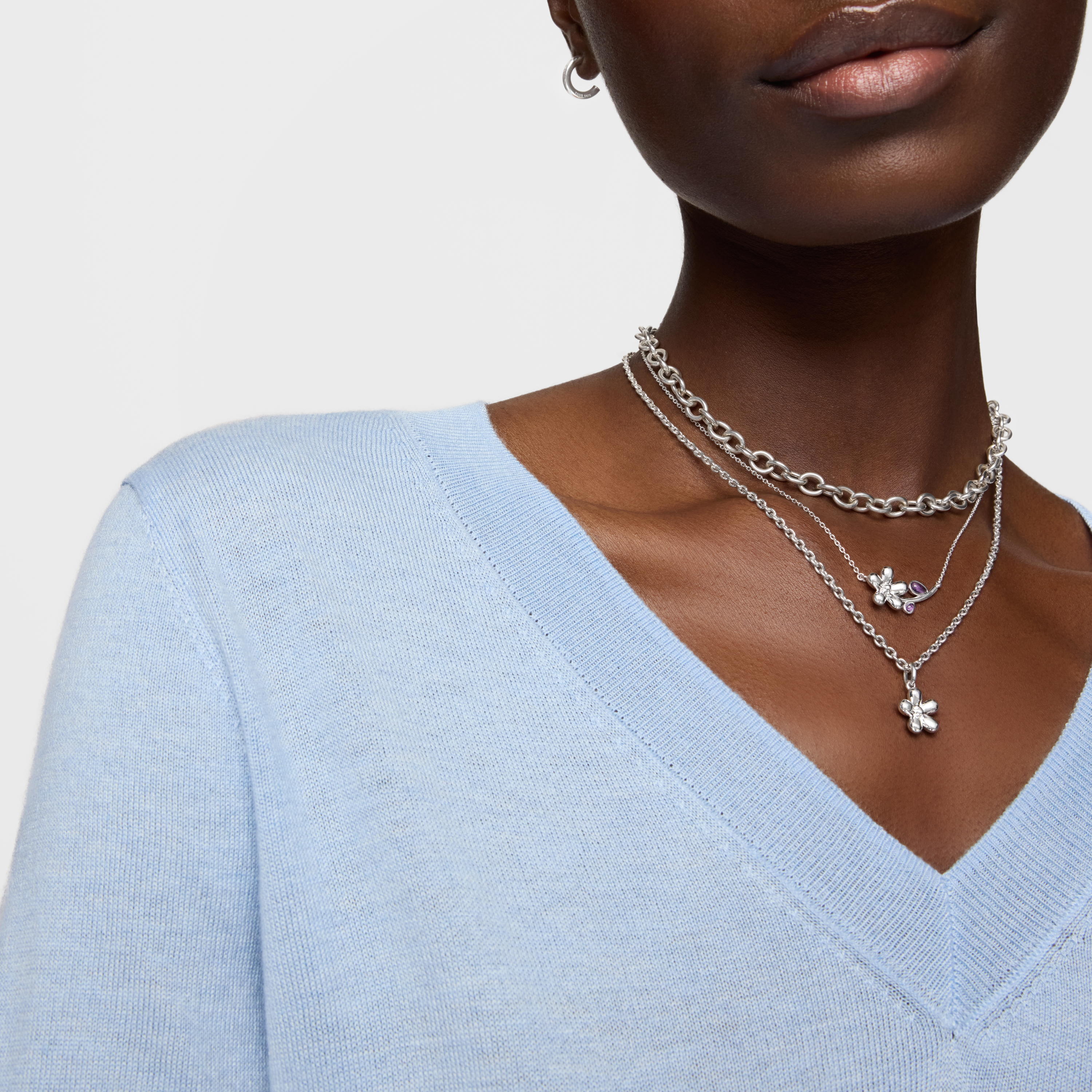 Short silver Necklace with amethyst Daisy