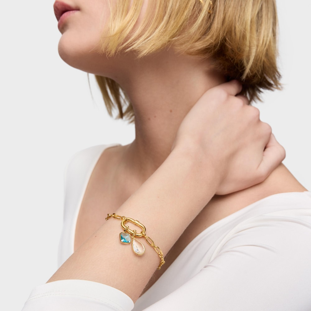 Mal&yacute; Př&iacute;věsek ze stř&iacute;bra pozlacen&eacute;ho 18kar&aacute;tov&yacute;m zlatem s&nbsp;topazem Medallions