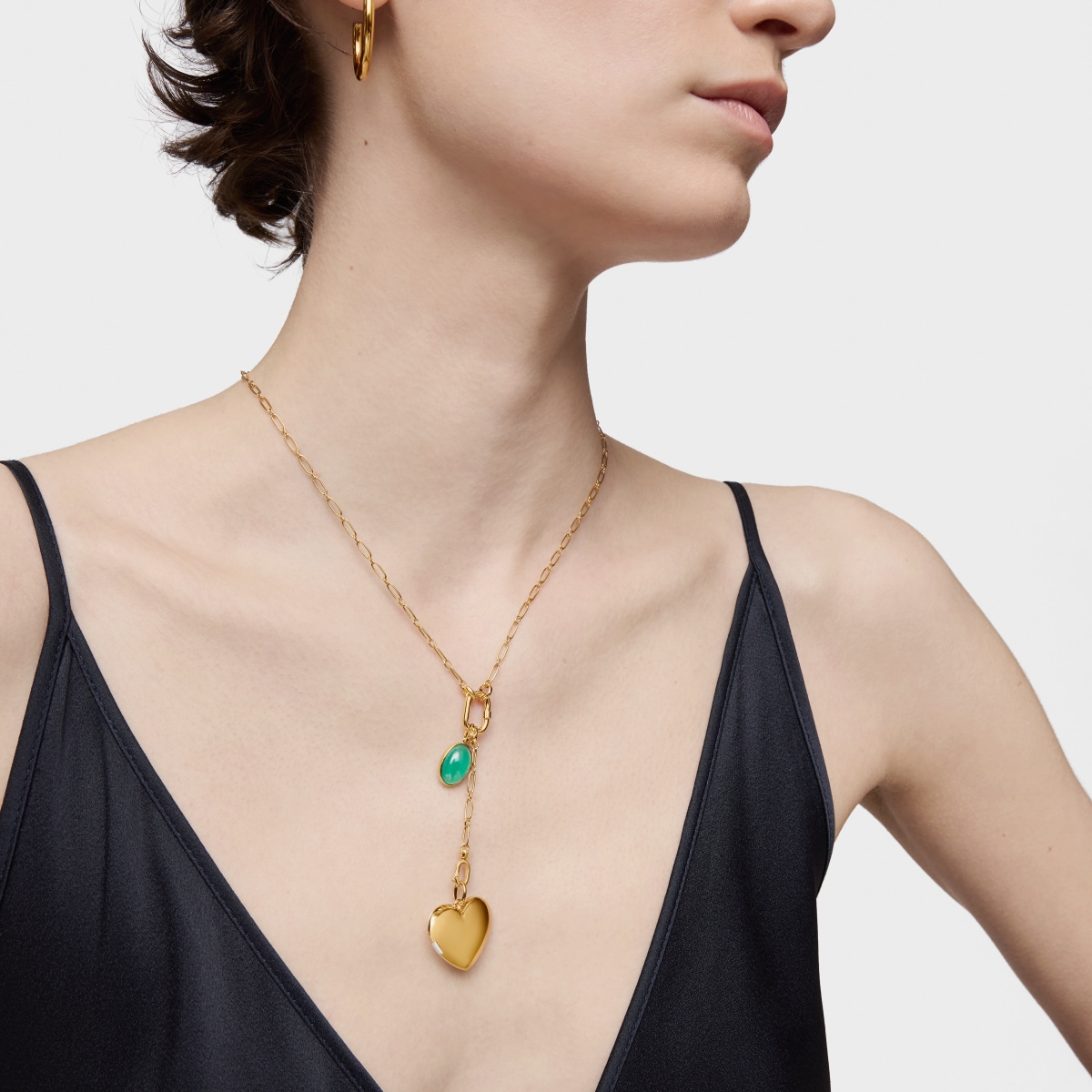 Colgante pequeño con baño de oro 18 kt sobre plata y calcedonia verde Medallions