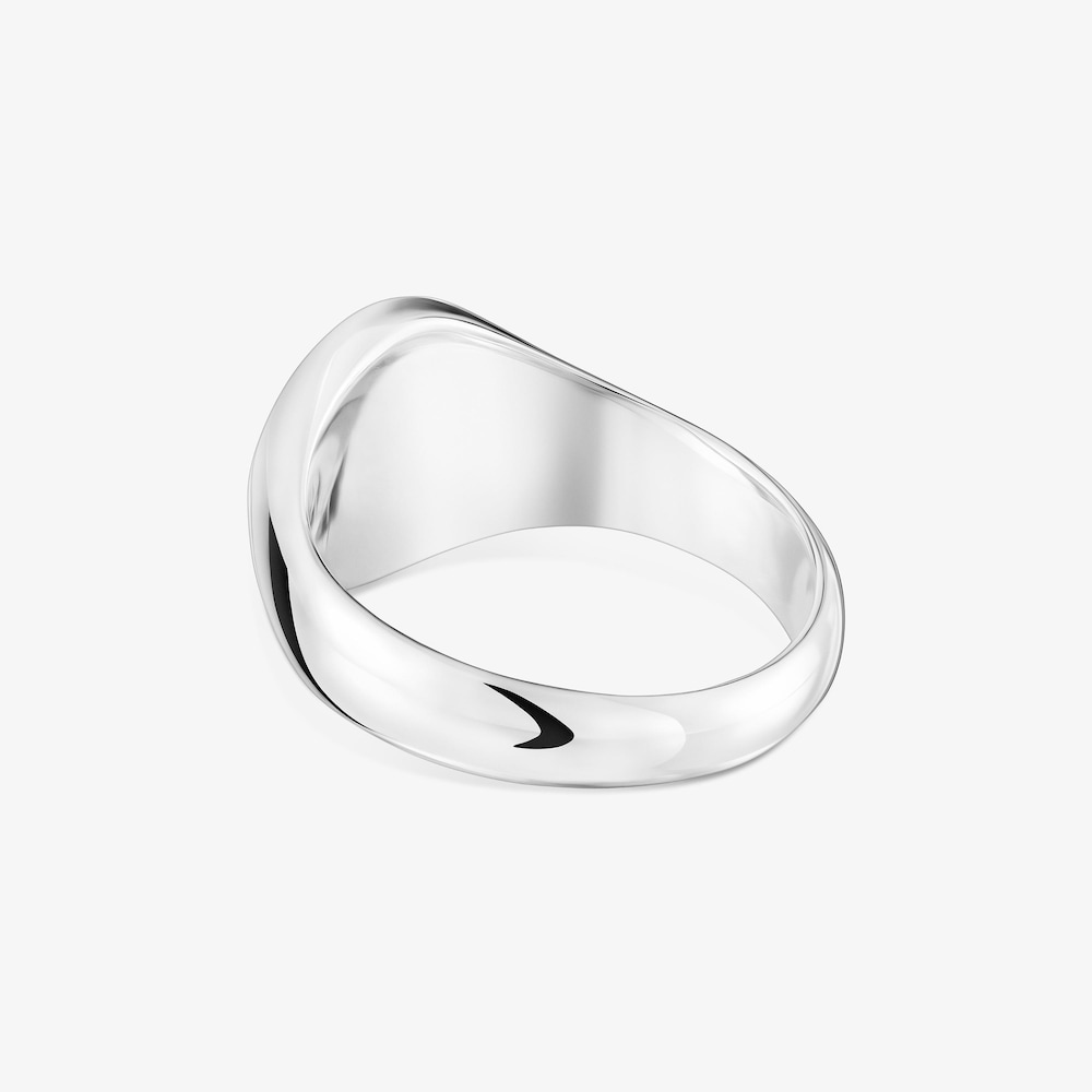 Wykonany z postarzanego srebra sygnet z kwadratowym motywem TOUS Man