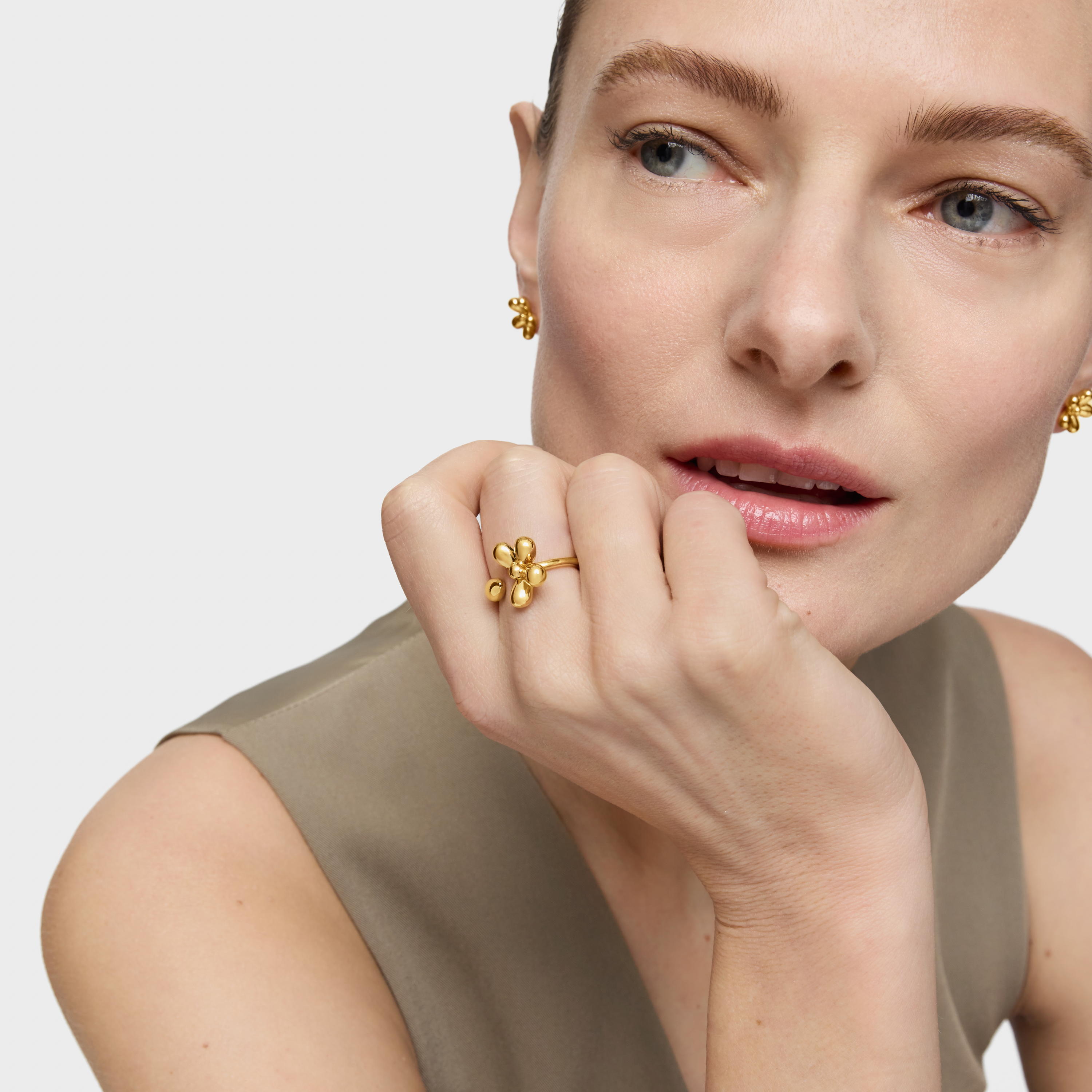 Open ring with 18K gold vermeil Daisy
