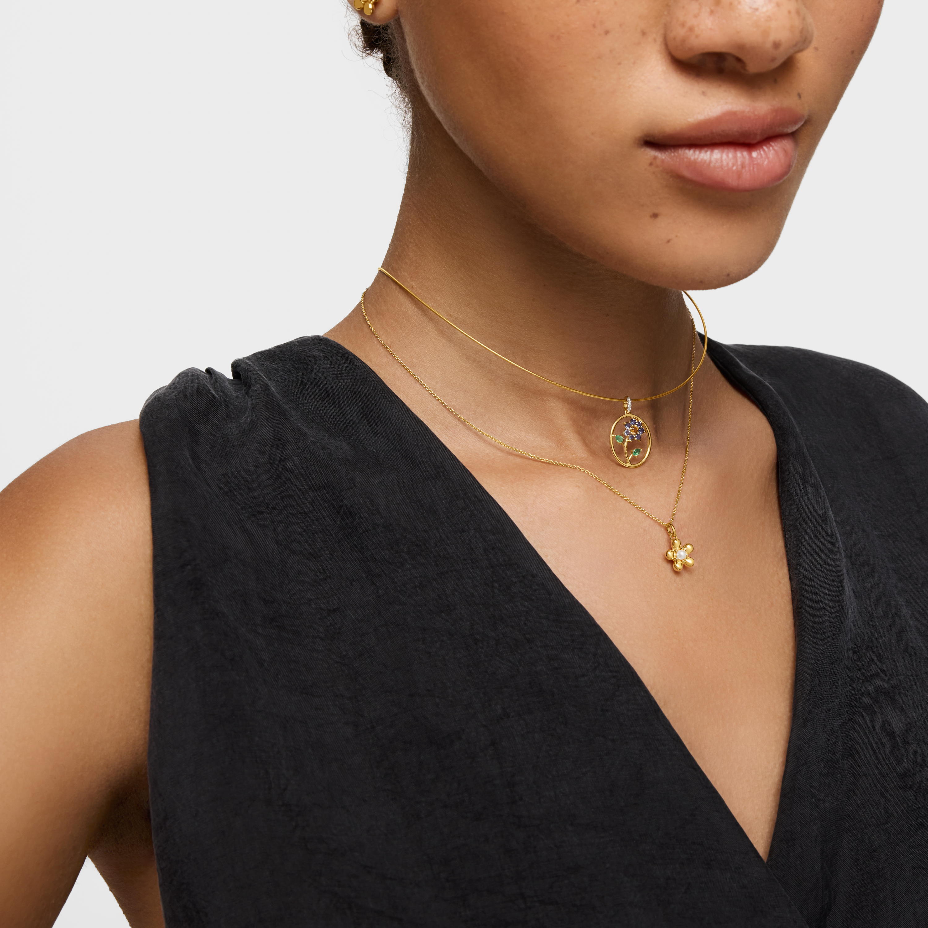 18K solid gold Pendant with 10 mm cultured pearls Daisy