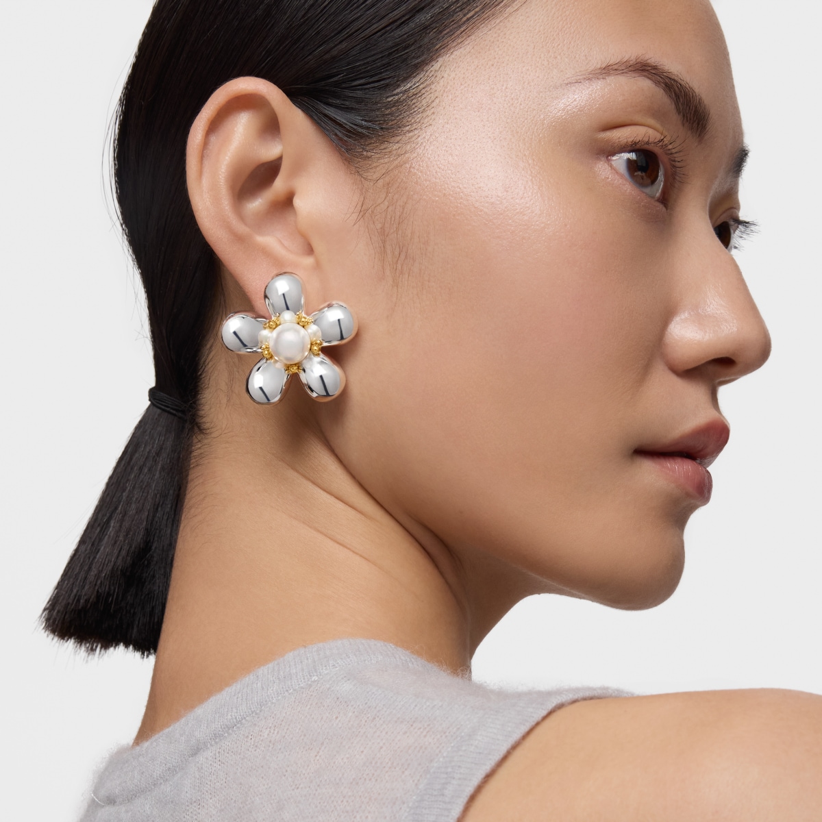 Two-tone flower Earrings with 36 mm cultured pearls Daisy