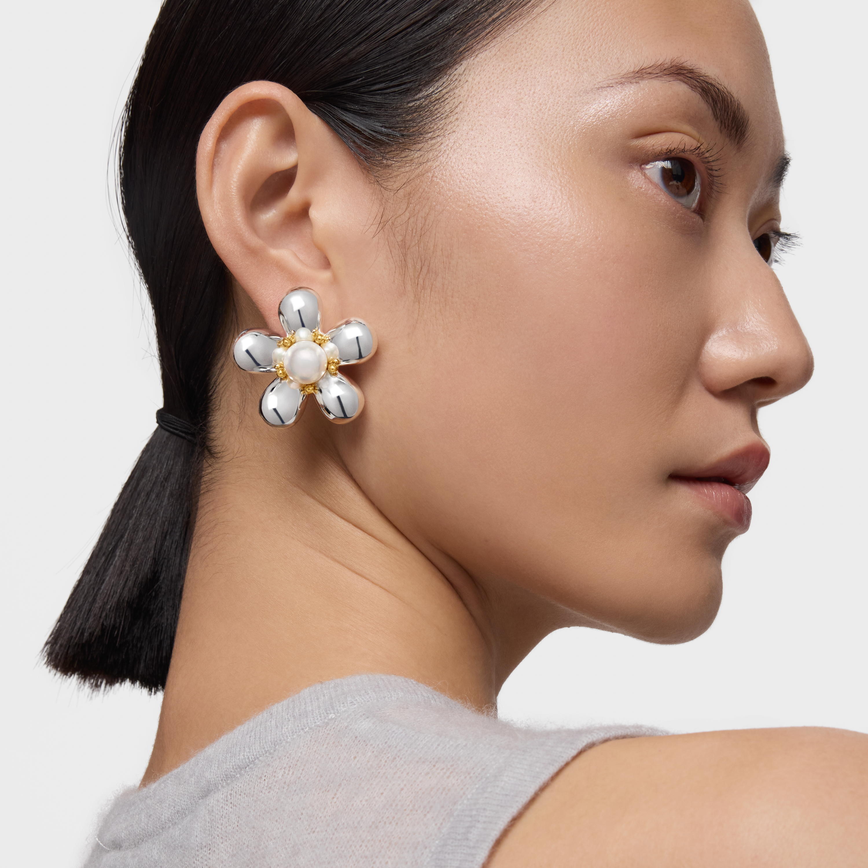 Pendientes flor bicolor y perlas cultivadas 36 mm Daisy