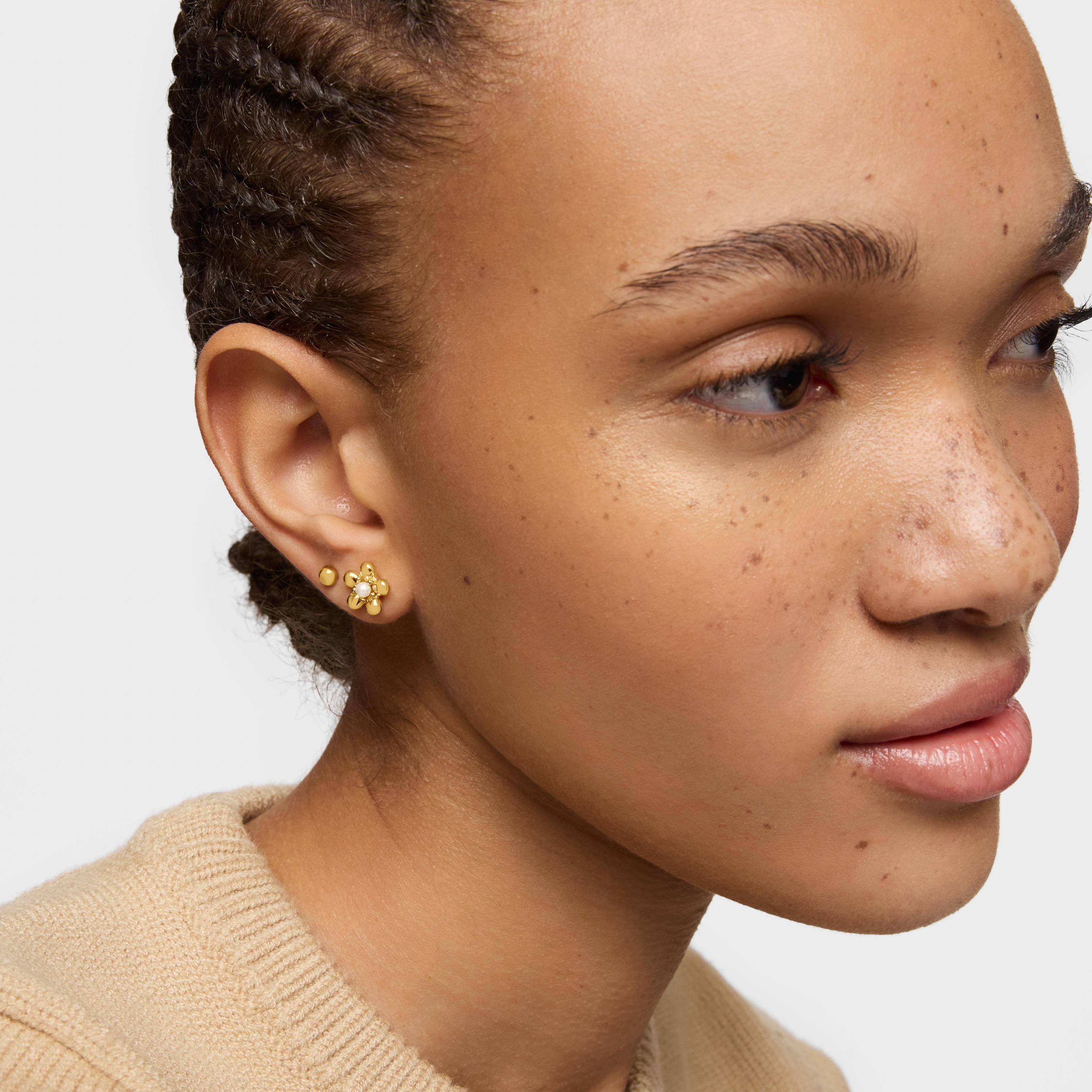 18K solid gold Earrings with 10 mm cultured pearls Daisy