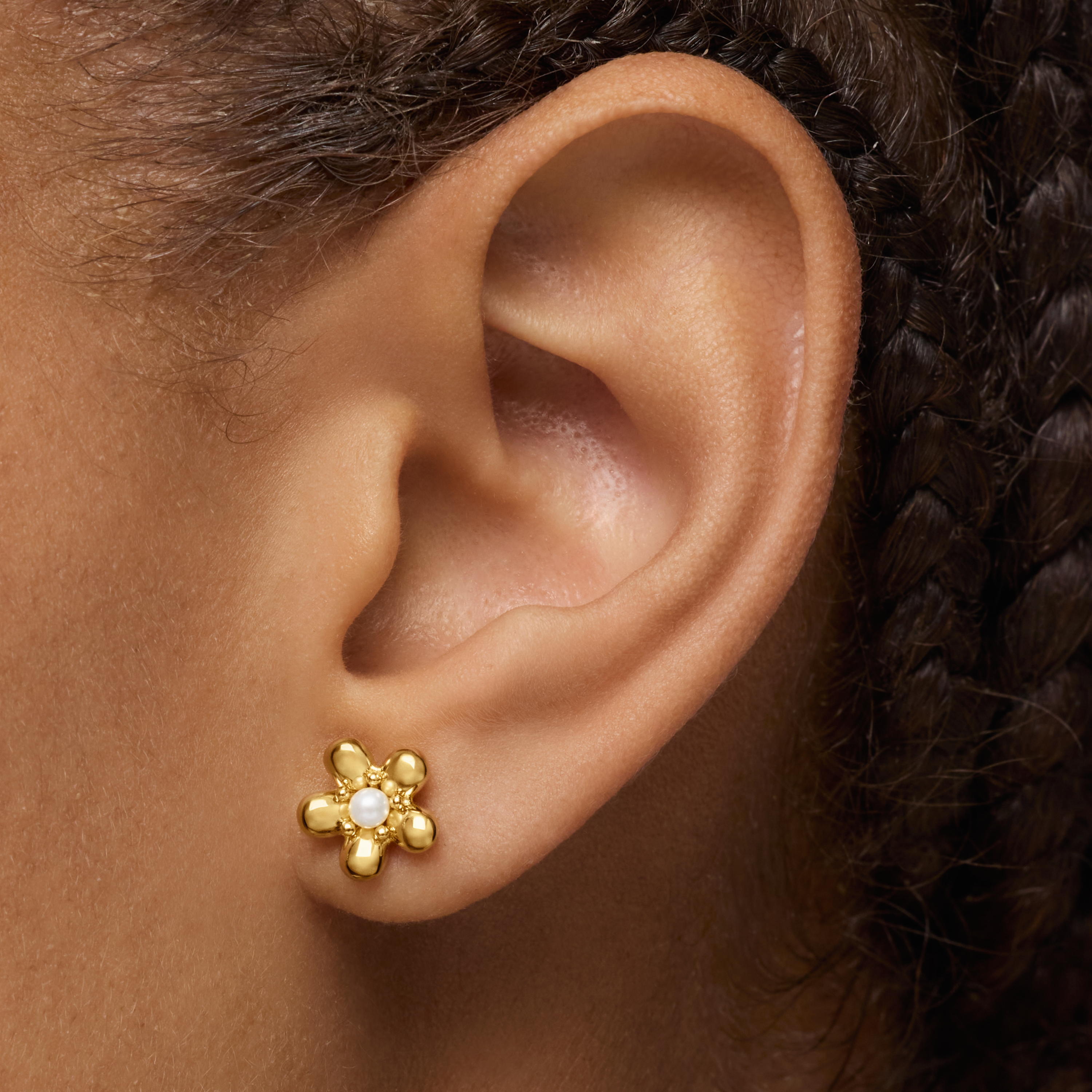 18K solid gold Earrings with 10 mm cultured pearls Daisy