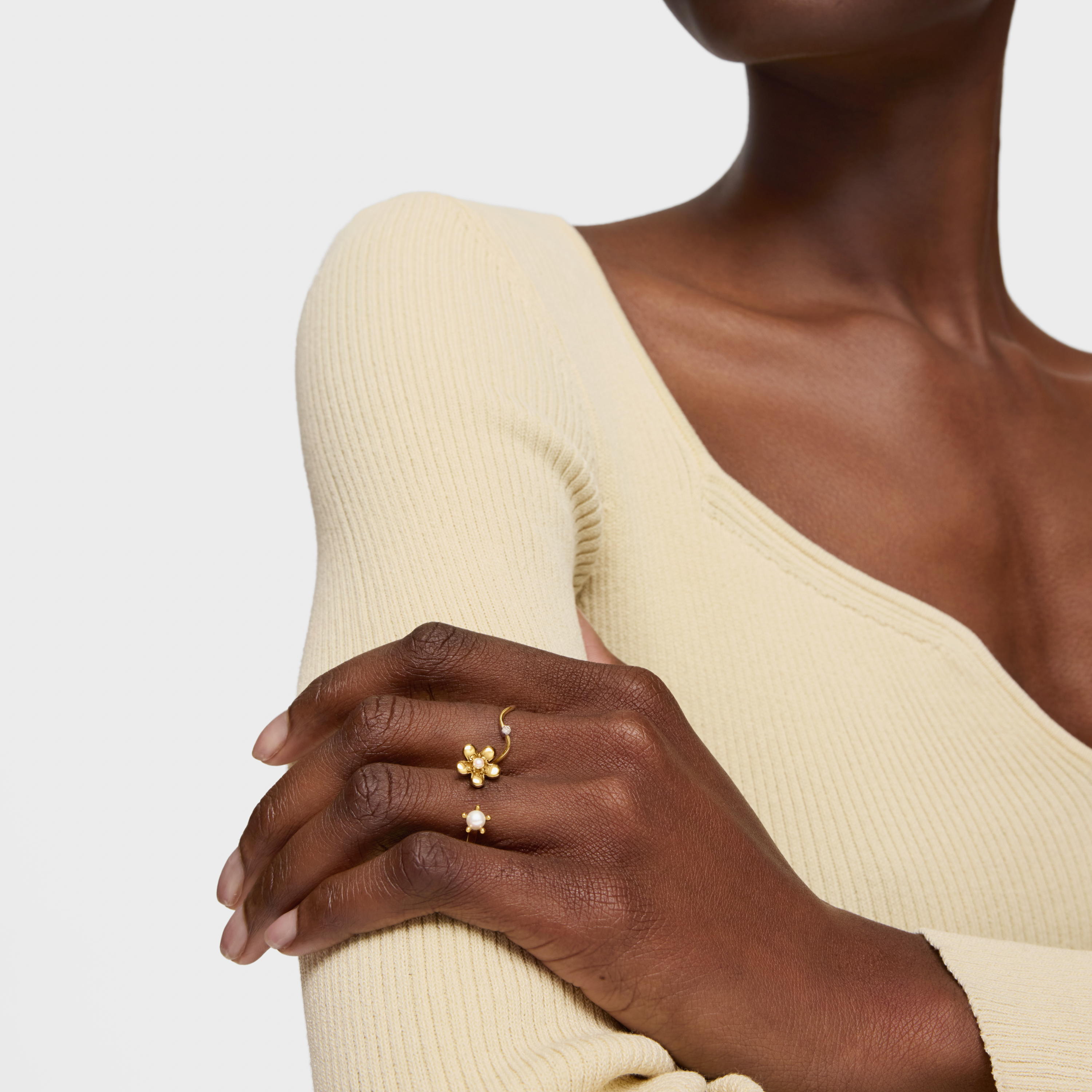 18K solid gold Open ring with cultured pearl Daisy