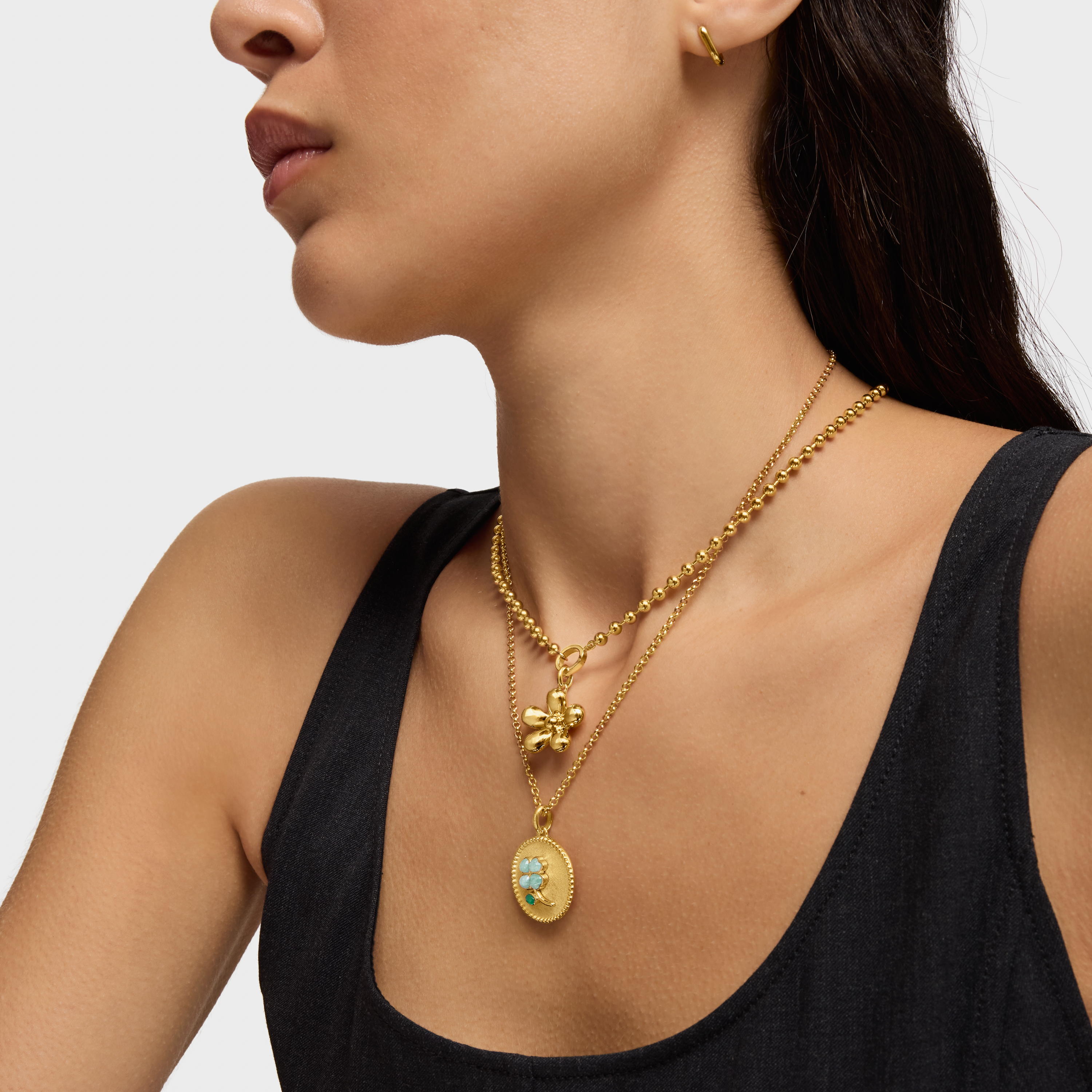 Medallion pendant with 18kt gold plating over silver and gemstones Daisy