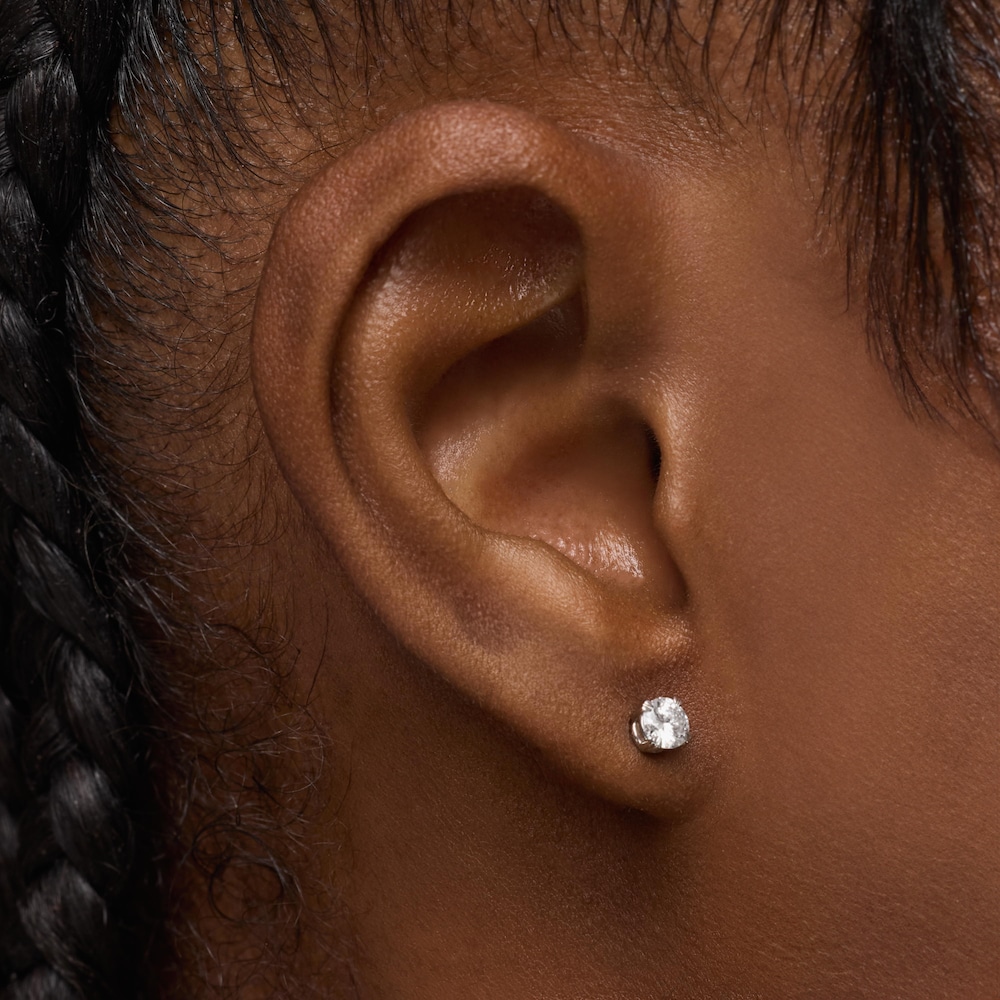 Platinov&eacute; N&aacute;u&scaron;nice s 0,50&nbsp;kt syntetick&yacute;mi diamantmi TOUS Essentials LGD