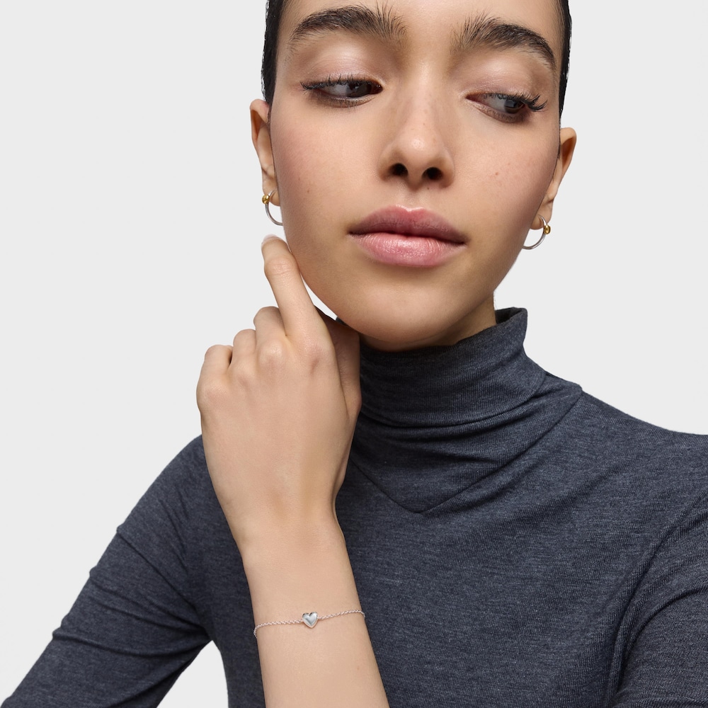 Stř&iacute;brn&yacute; řet&iacute;zkov&yacute; N&aacute;ramek s&nbsp;motivem srdce Garden of Love