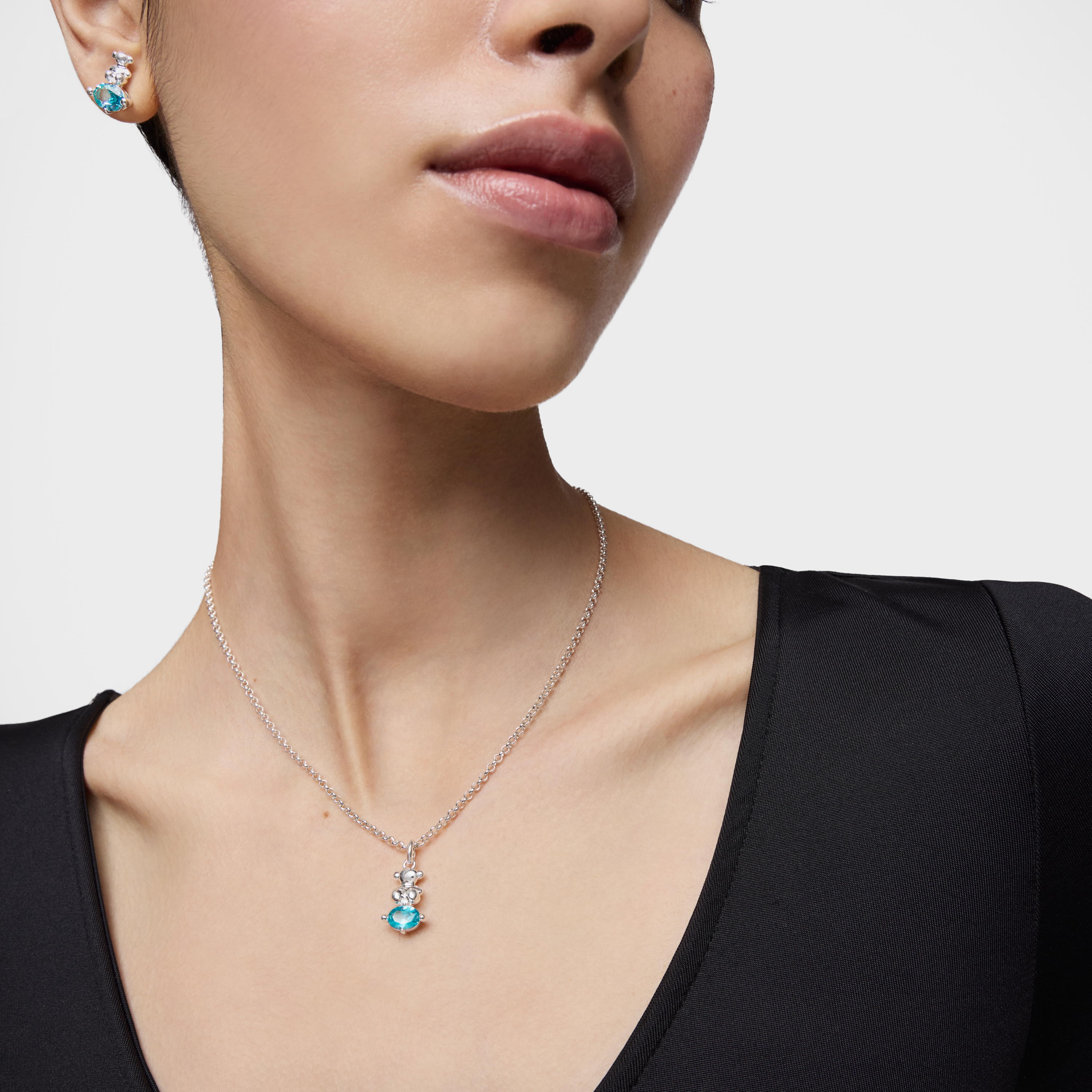 Small silver bear motif Pendant with lab-grown sapphire Bold Bear LGG