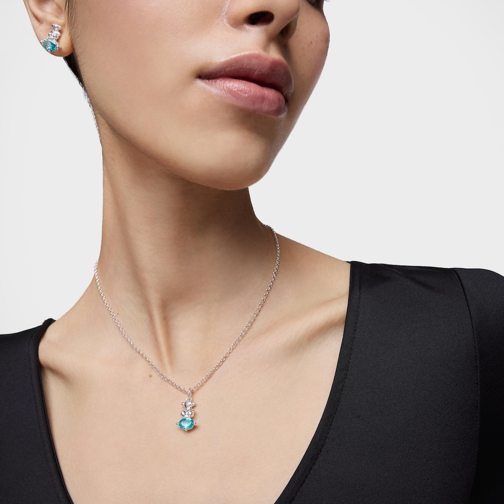 Dije peque&ntilde;o motivo oso de plata y zafiro azul creado en laboratorio Bold Bear LGG