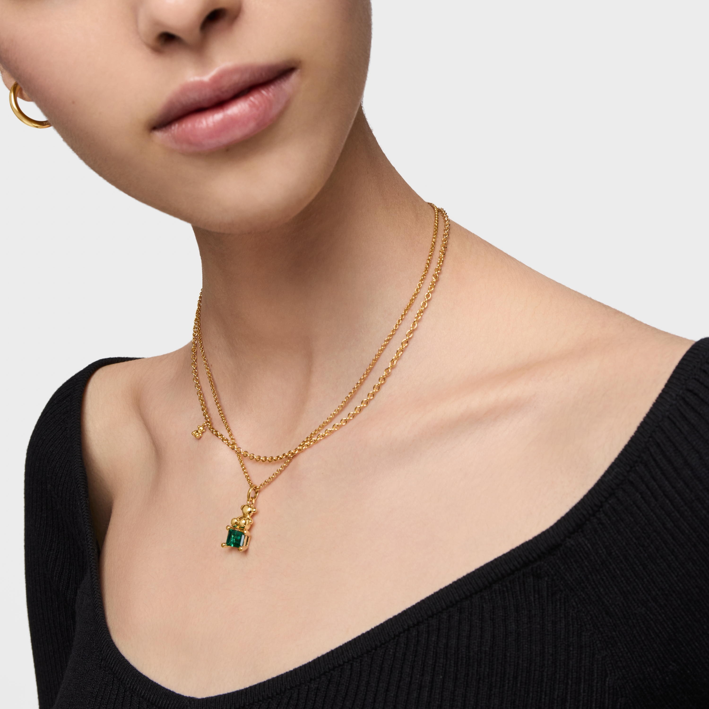 Small 18K gold vermeil bear motif Pendant with lab-grown green emerald Bold Bear LGG