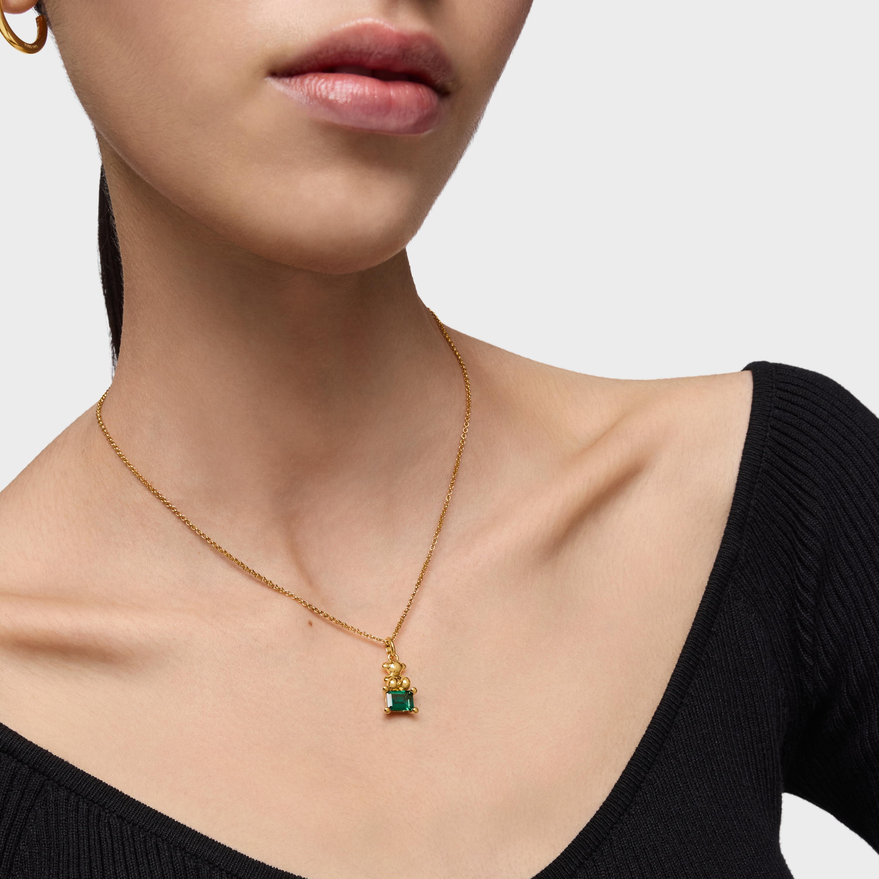 Small 18K gold vermeil bear motif Pendant with lab-grown green emerald Bold Bear LGG